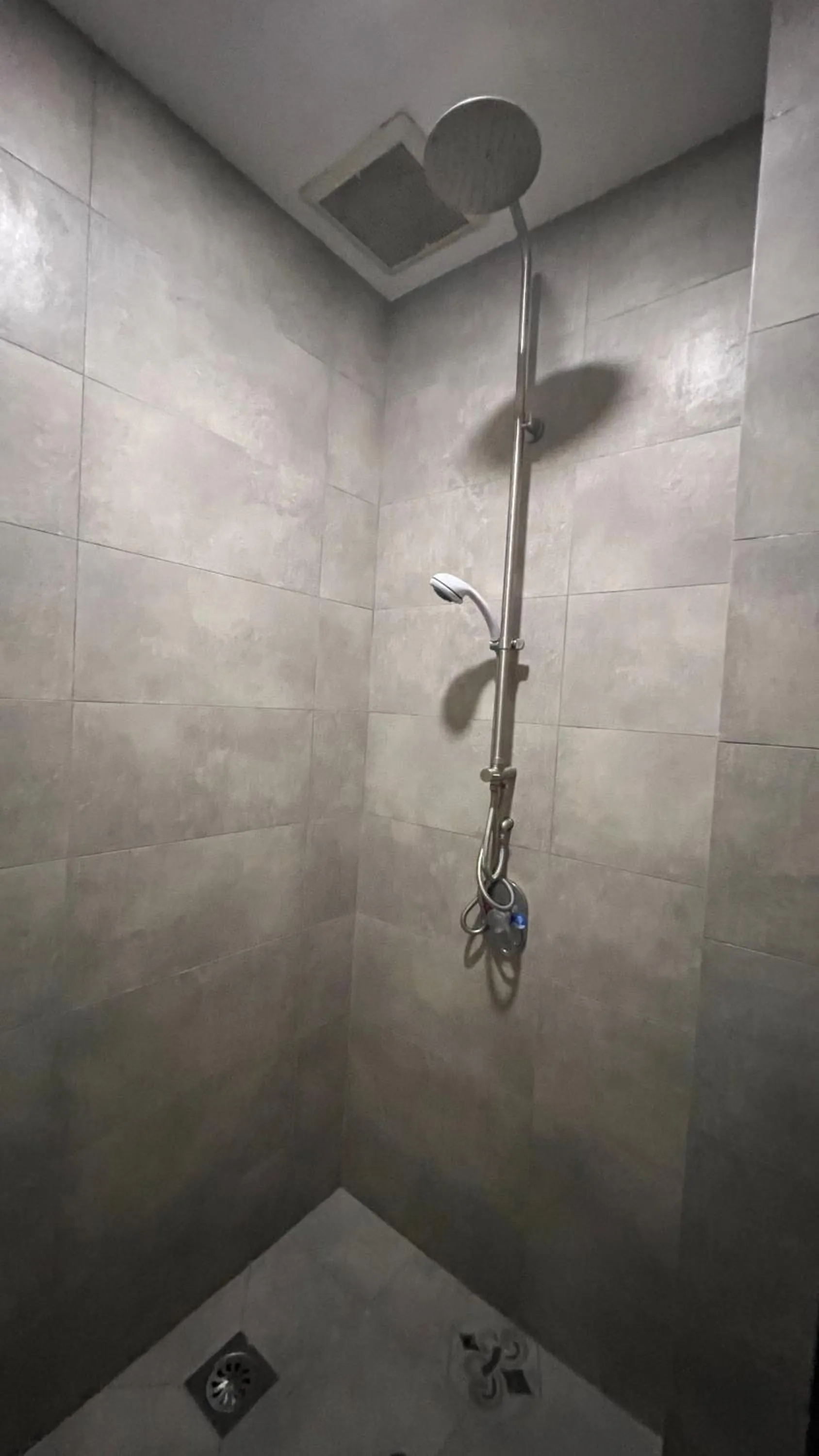 Shower in Cojoy Hotel @ Chinatown