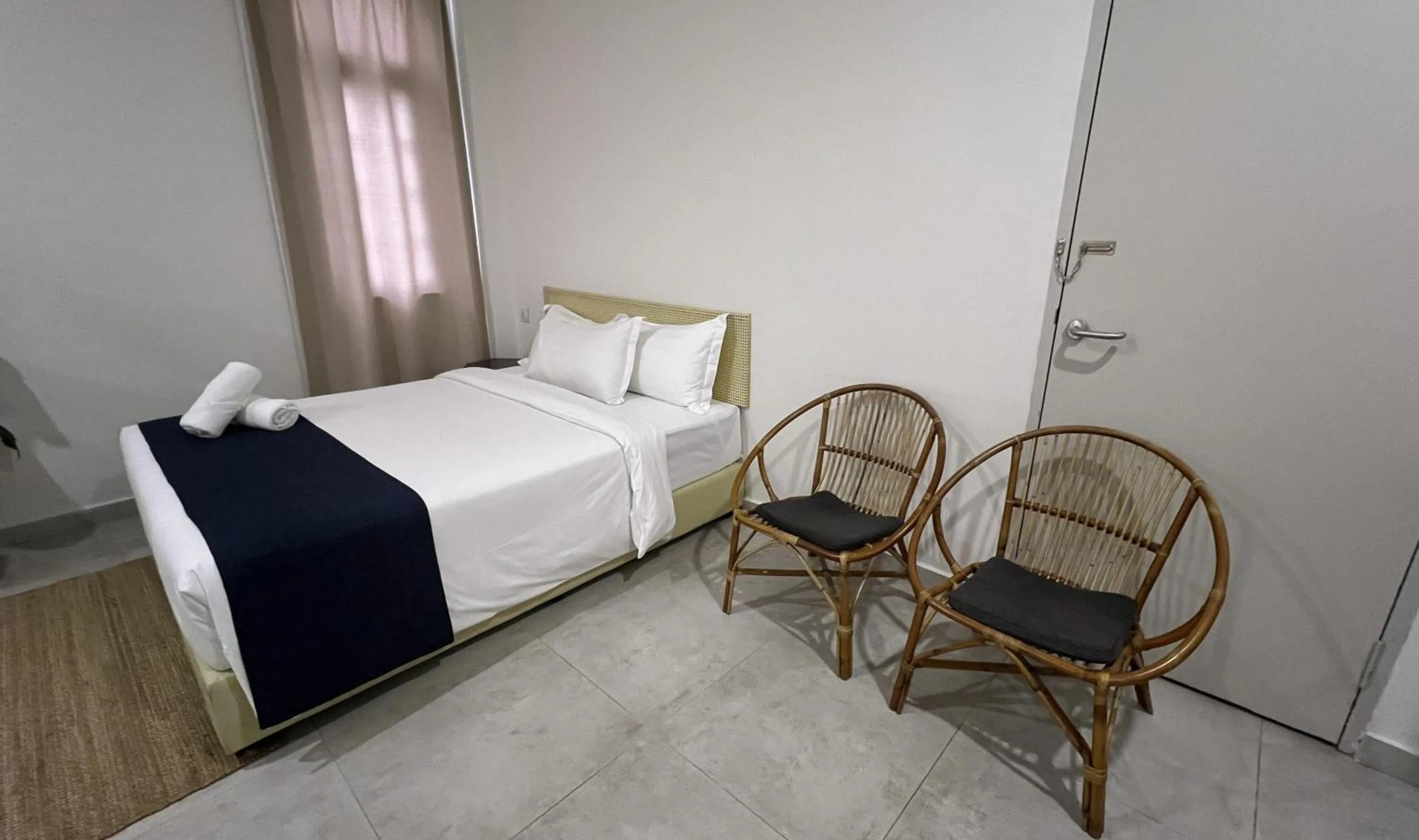 Bedroom, Bed in Cojoy Hotel @ Chinatown