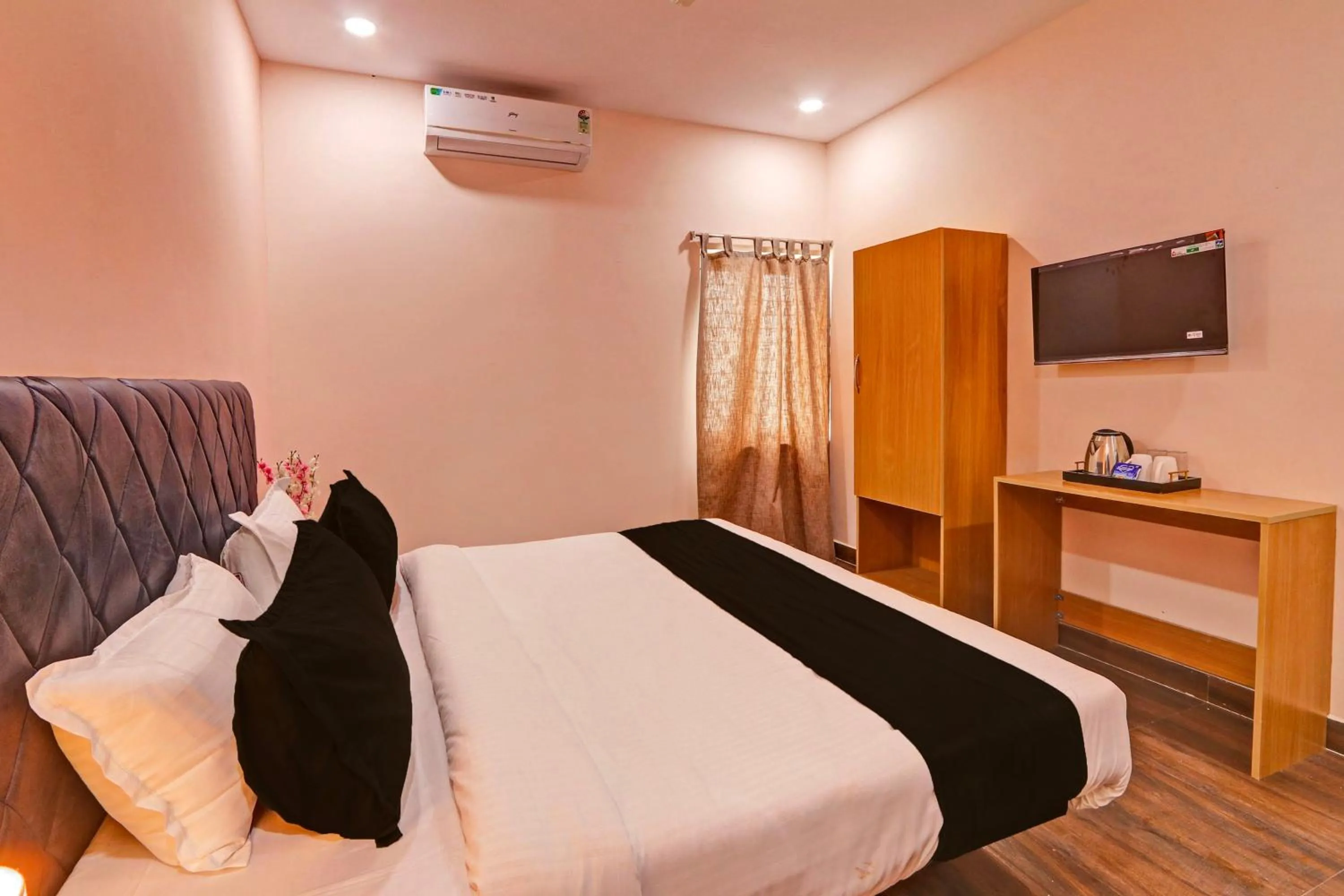 Bedroom, Bed in Super Hotel O RBS Classic Stay Boduppal