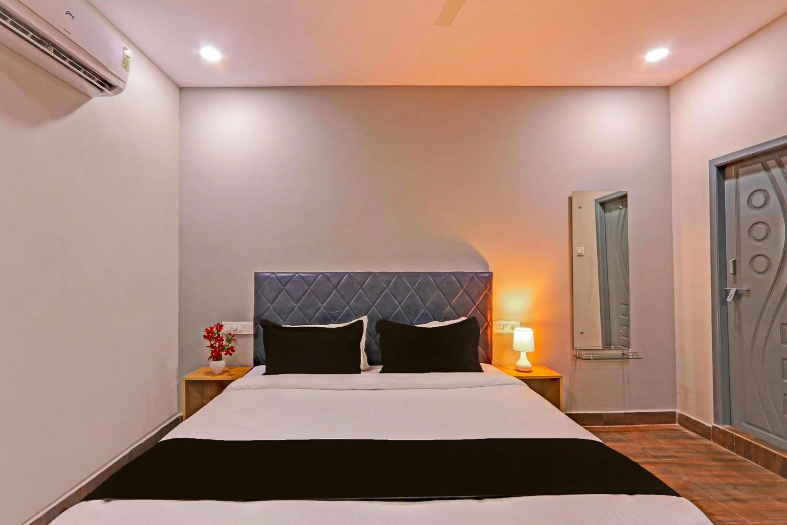 Bedroom, Bed in Super Hotel O RBS Classic Stay Boduppal