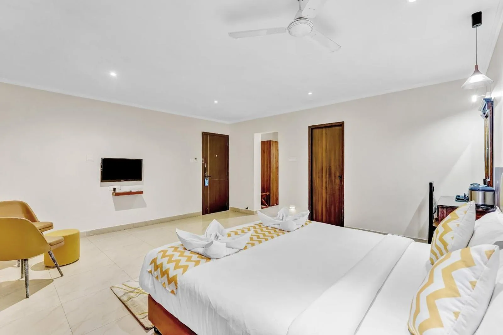 Four-Bedroom Apartment in Blossoms Hotel & Service Apartments