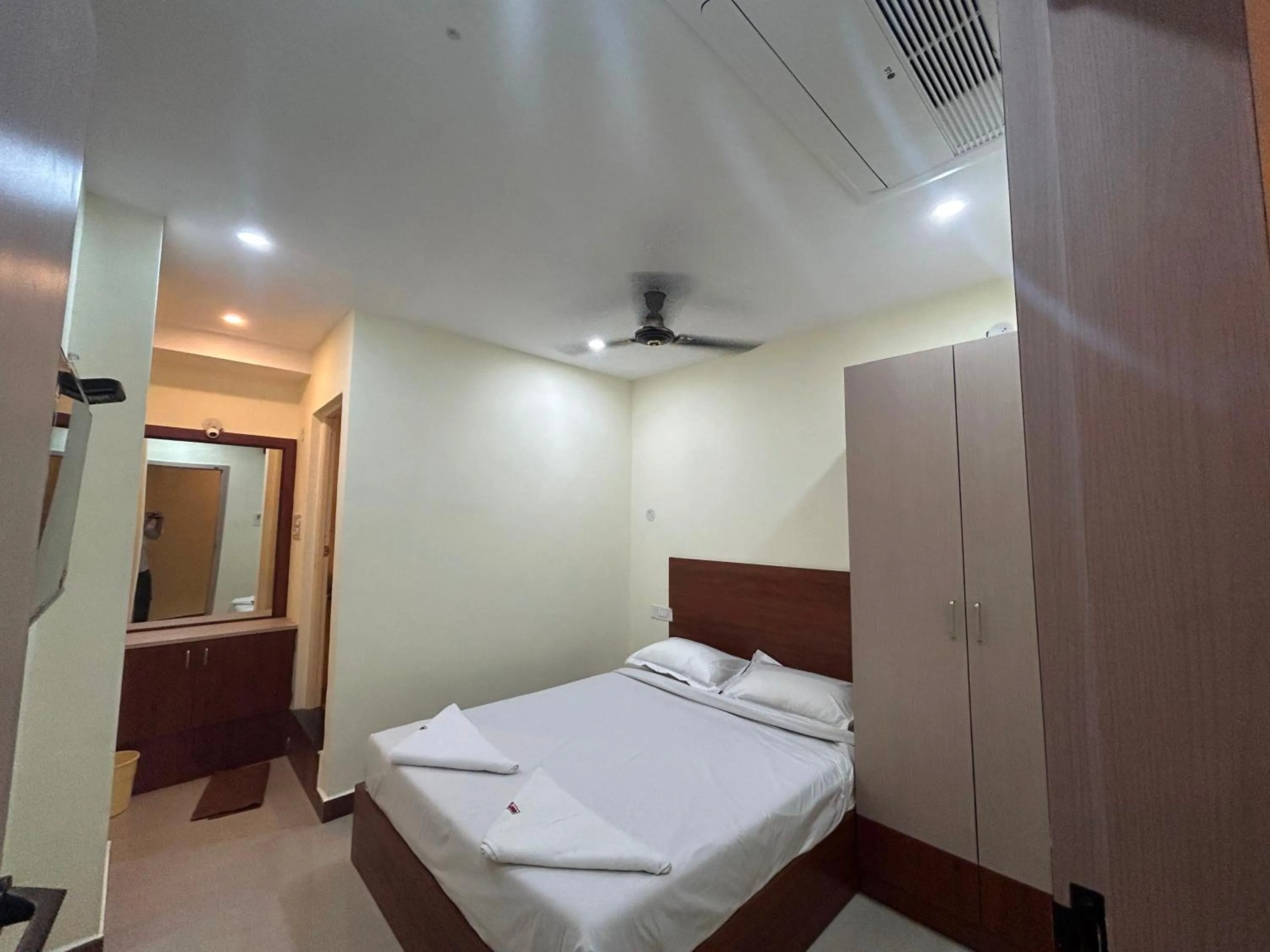 Bedroom, Bed in Hotel O U.G. Grand