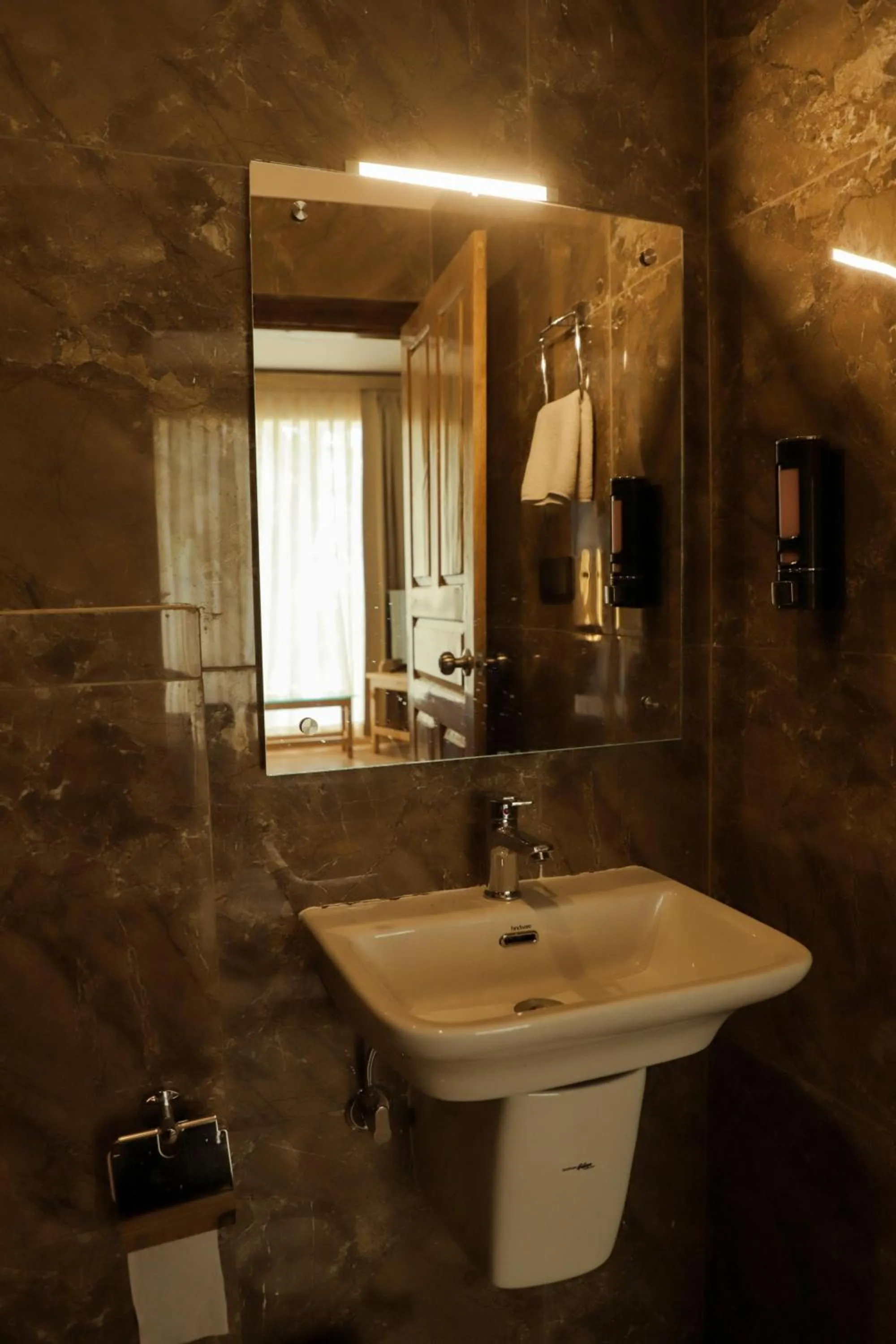 Kasar Himalaya Holiday Resort, Binsar Rd