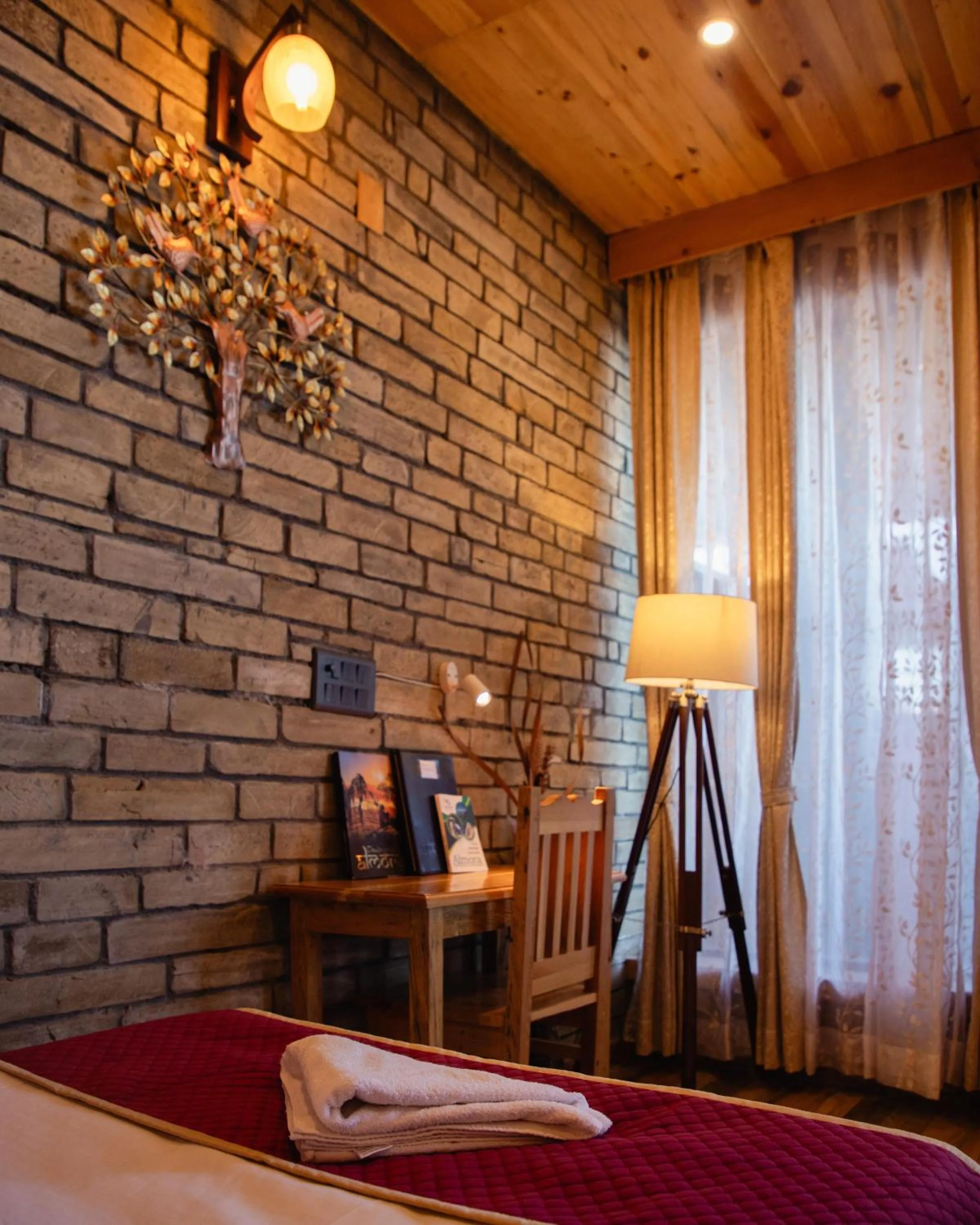 Kasar Himalaya Holiday Resort, Binsar Rd