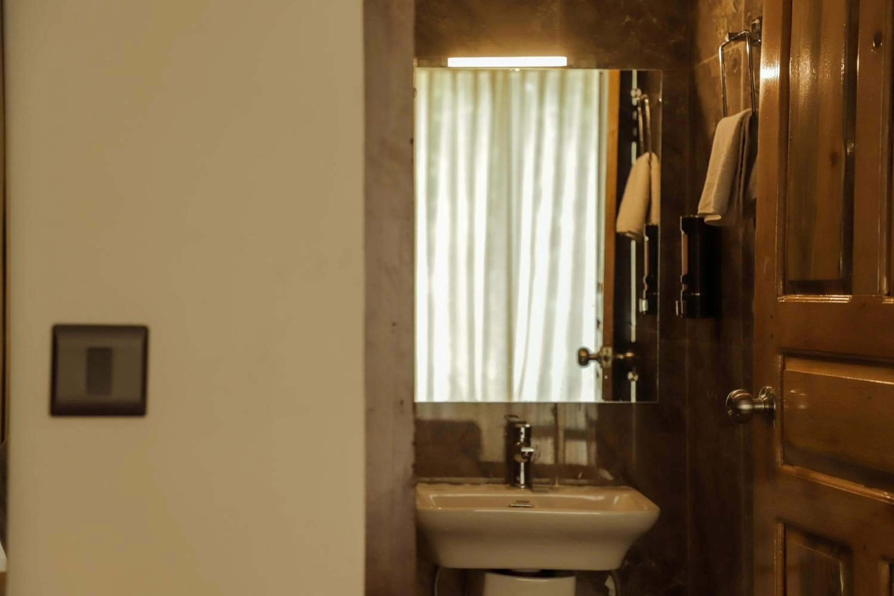 Kasar Himalaya Holiday Resort, Binsar Rd