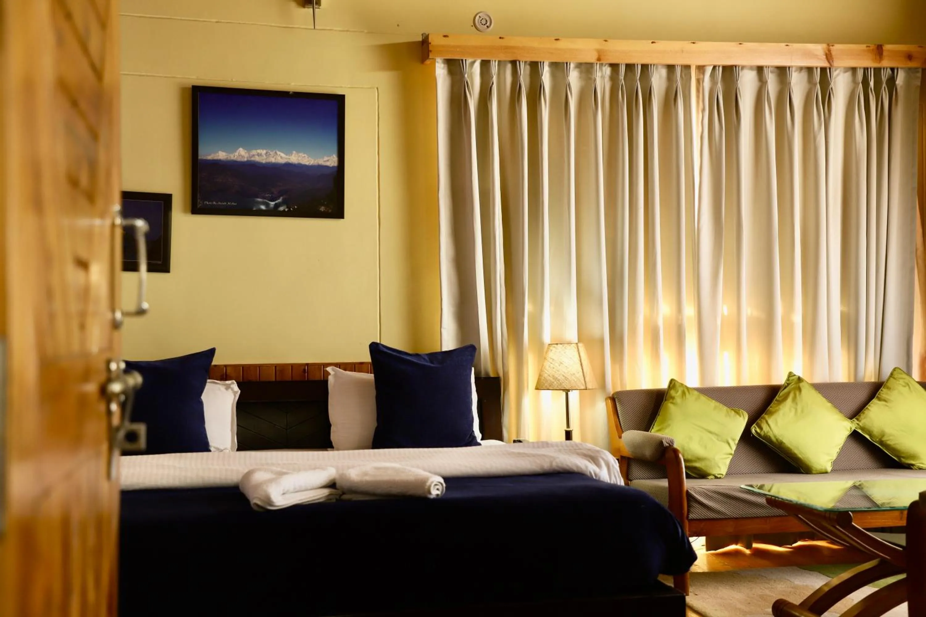 Kasar Himalaya Holiday Resort, Binsar Rd