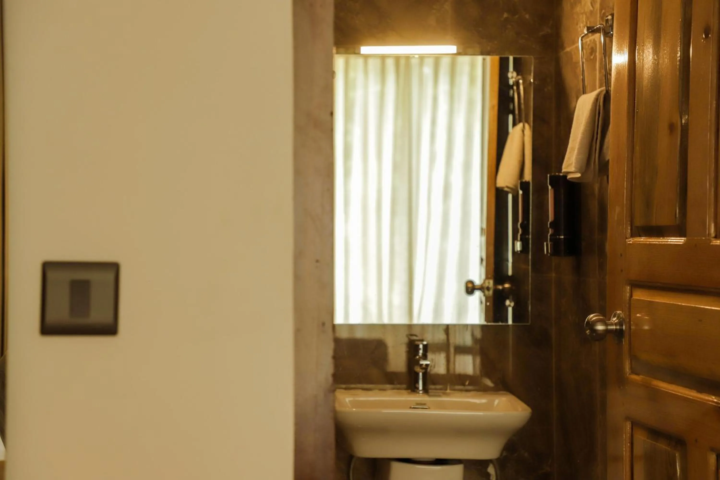 Kasar Himalaya Holiday Resort, Binsar Rd