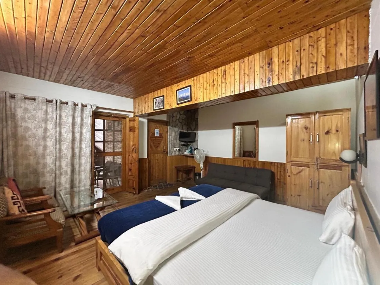 Kasar Himalaya Holiday Resort, Binsar Rd