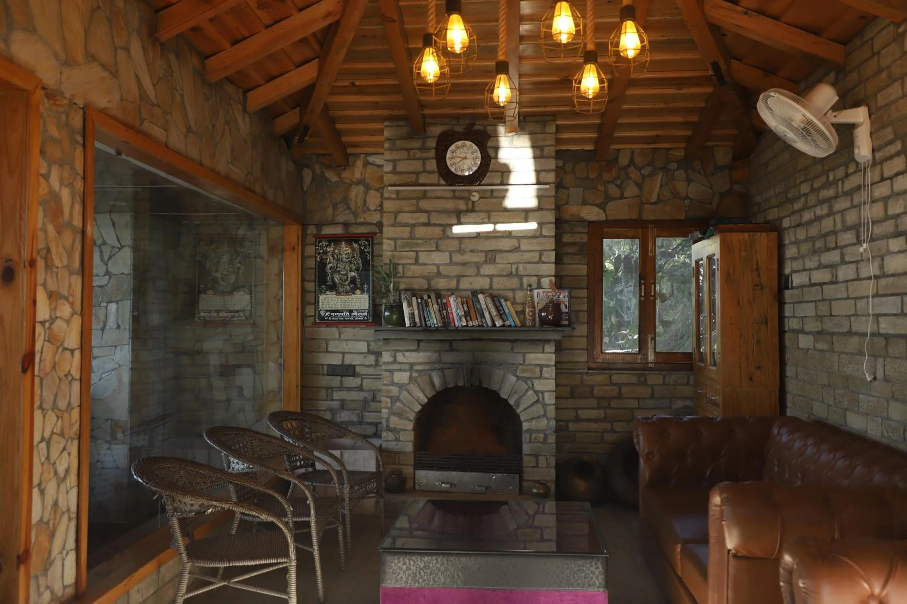 Kasar Himalaya Holiday Resort, Binsar Rd