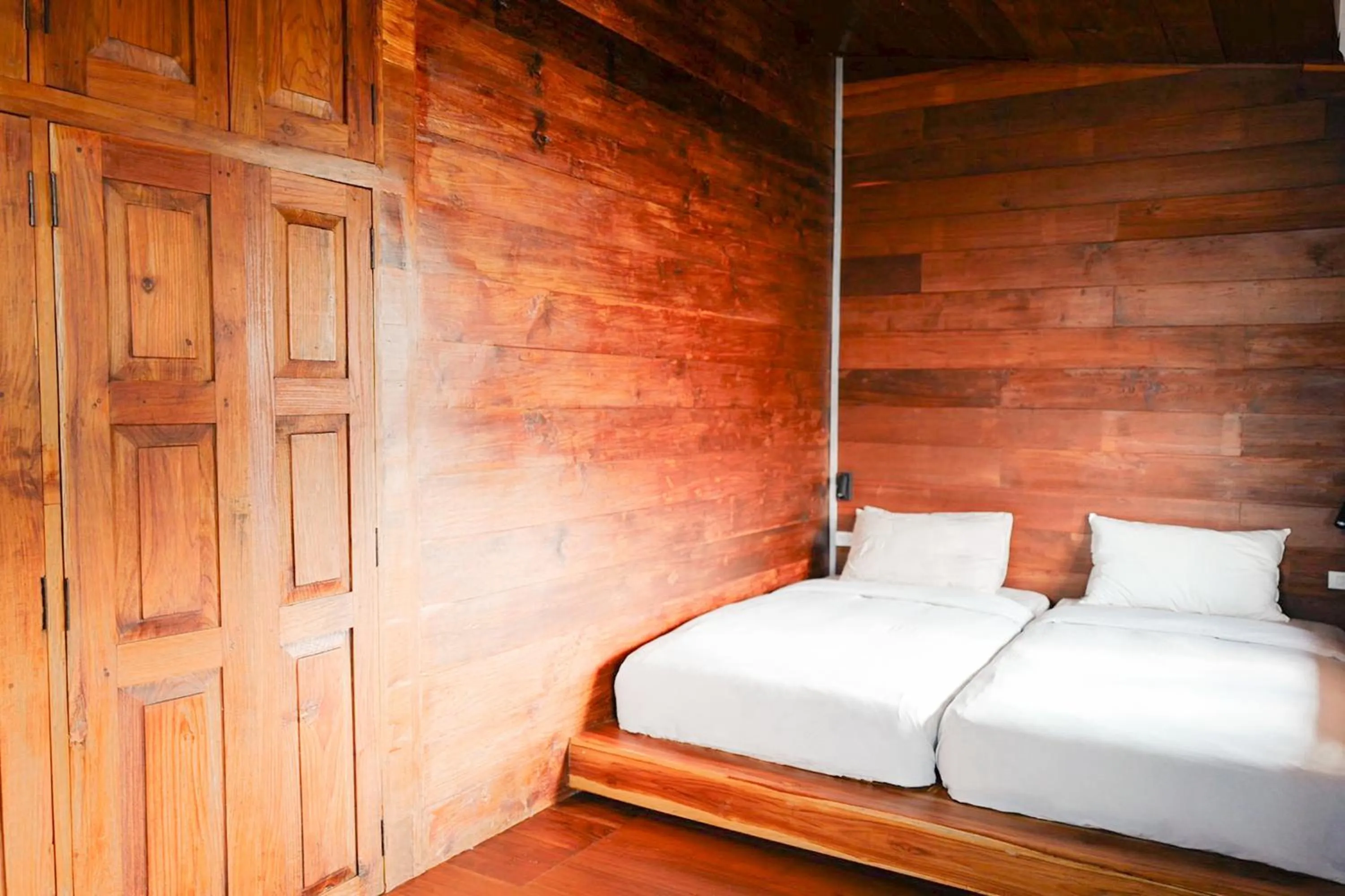 Photo of the whole room, Bed in Baan Inn