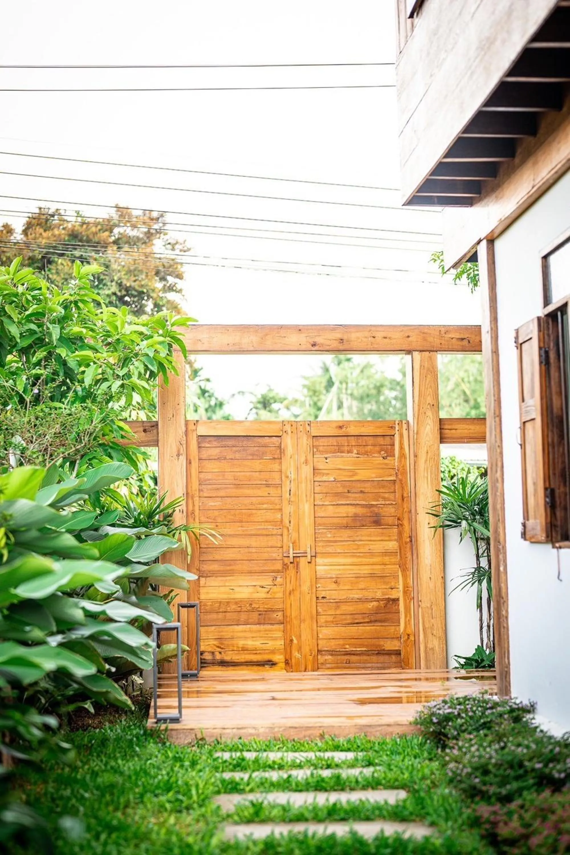 Facade/entrance in Baan Inn