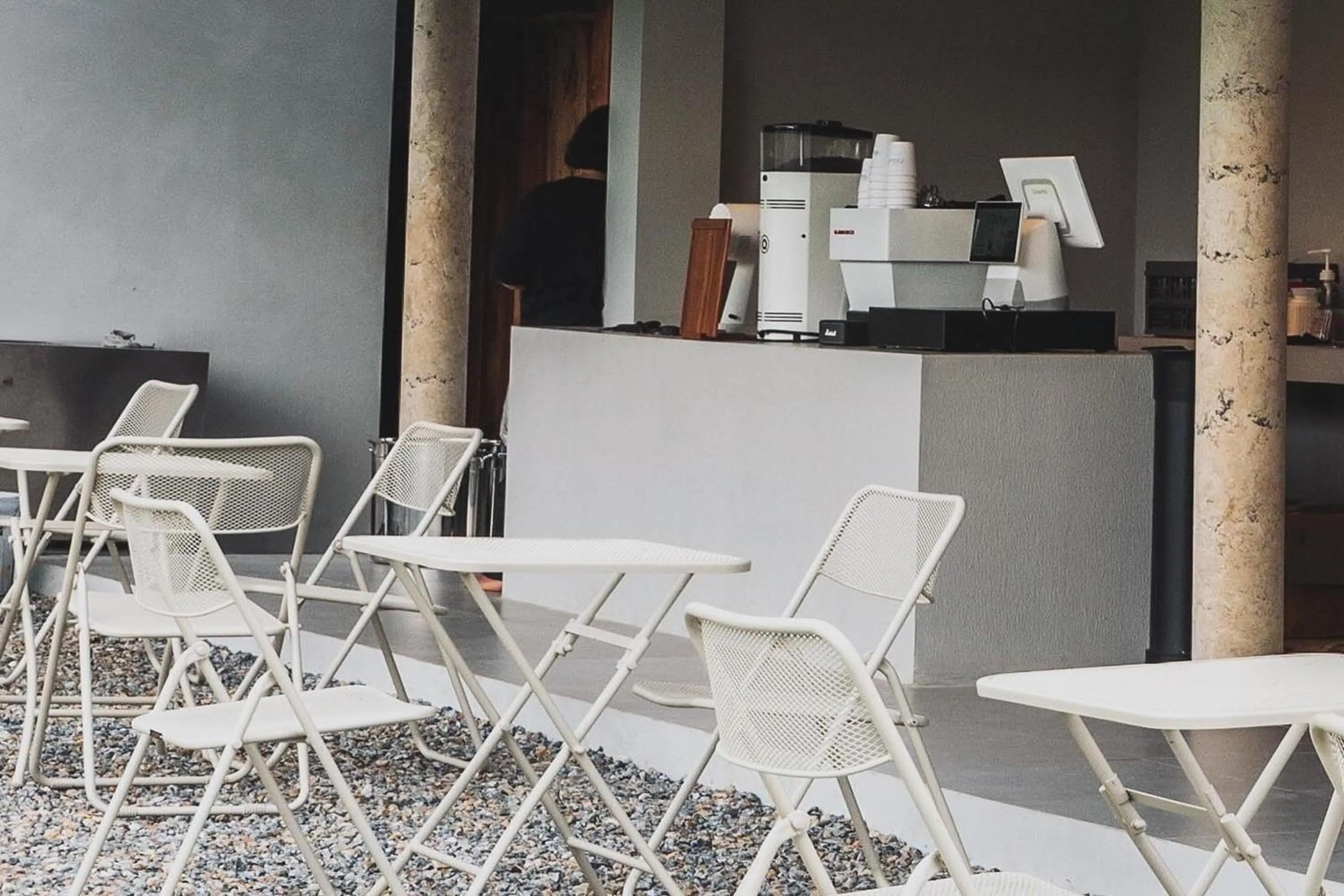 Restaurant/places to eat in Mist Villa