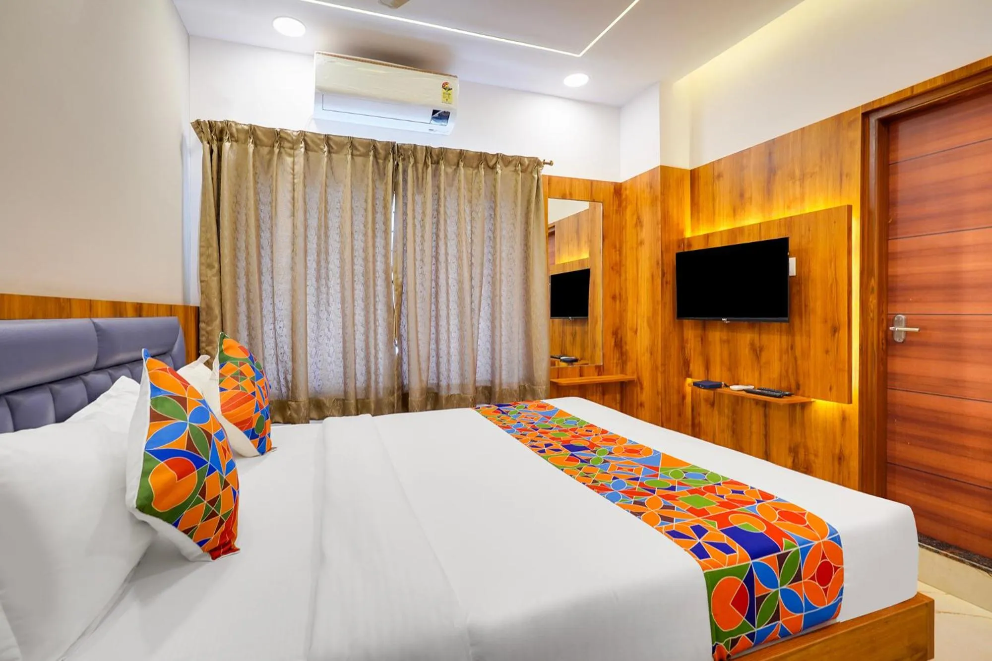 Bed in FabHotel Royal Grand - Basaveshwar Nagar