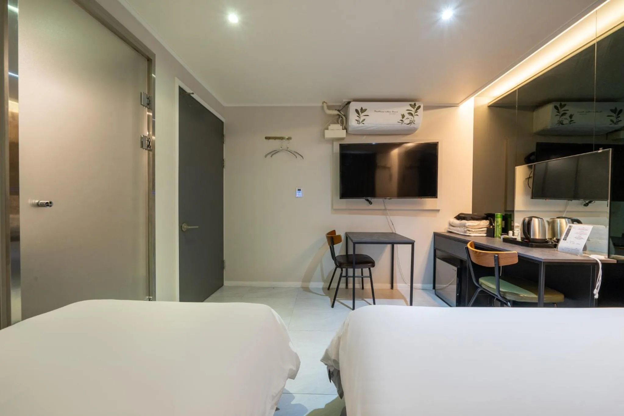 Bed in Mnlucky Hotel