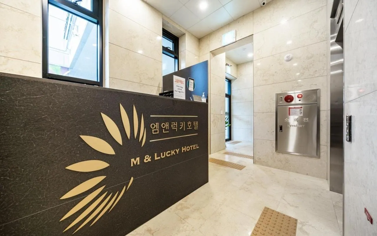 Lobby or reception in Mnlucky Hotel
