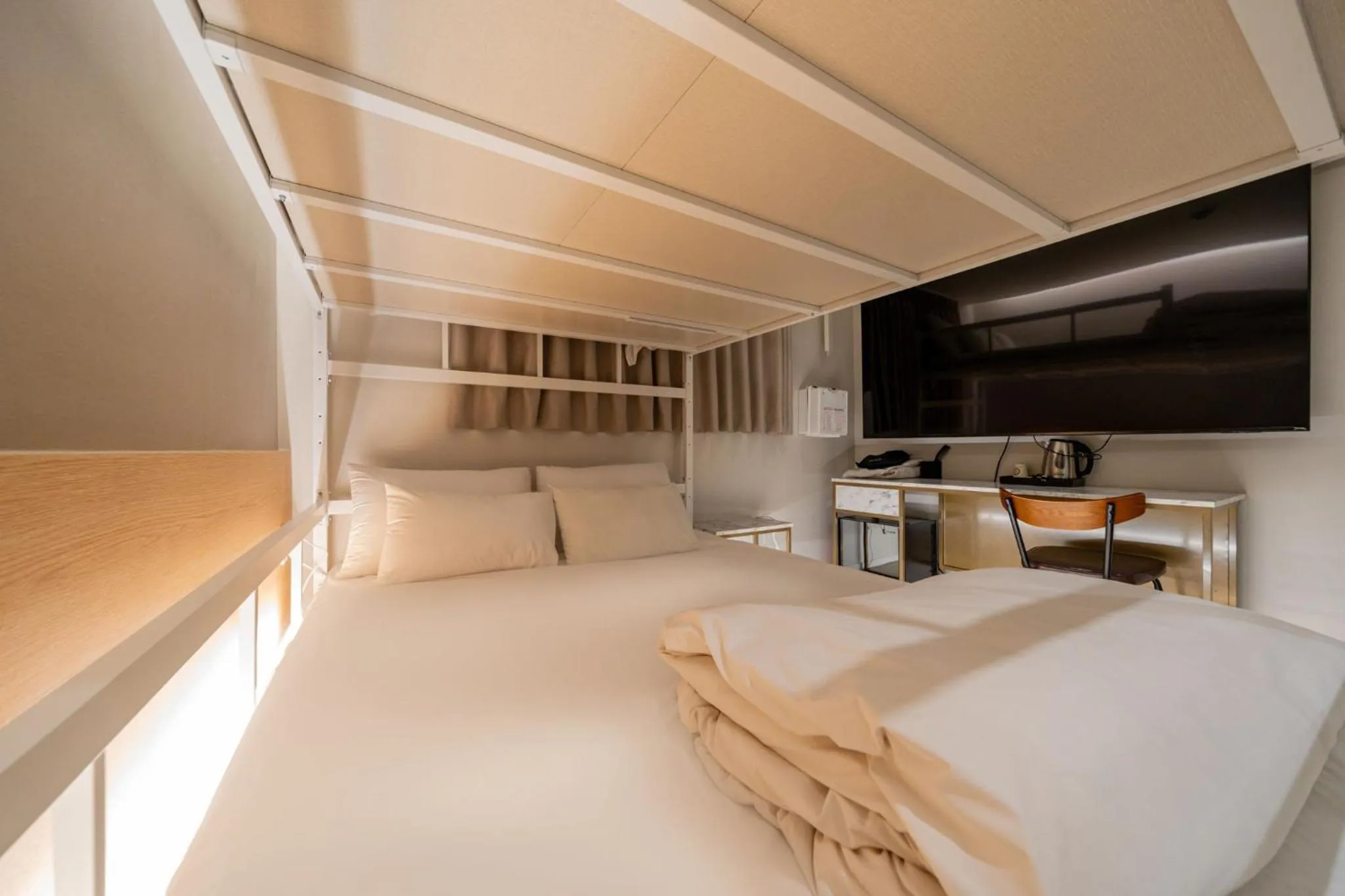 Bed in Mnlucky Hotel