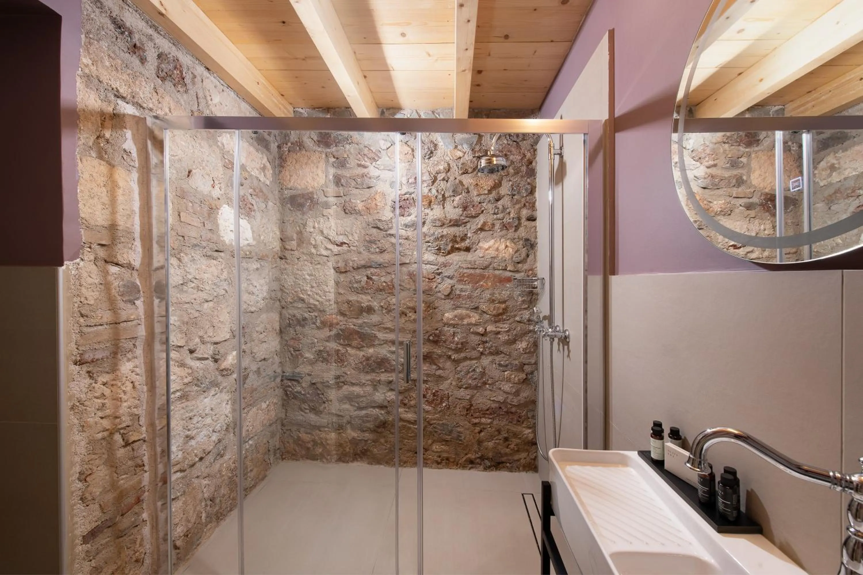 Shower in Living Yard Acropolis