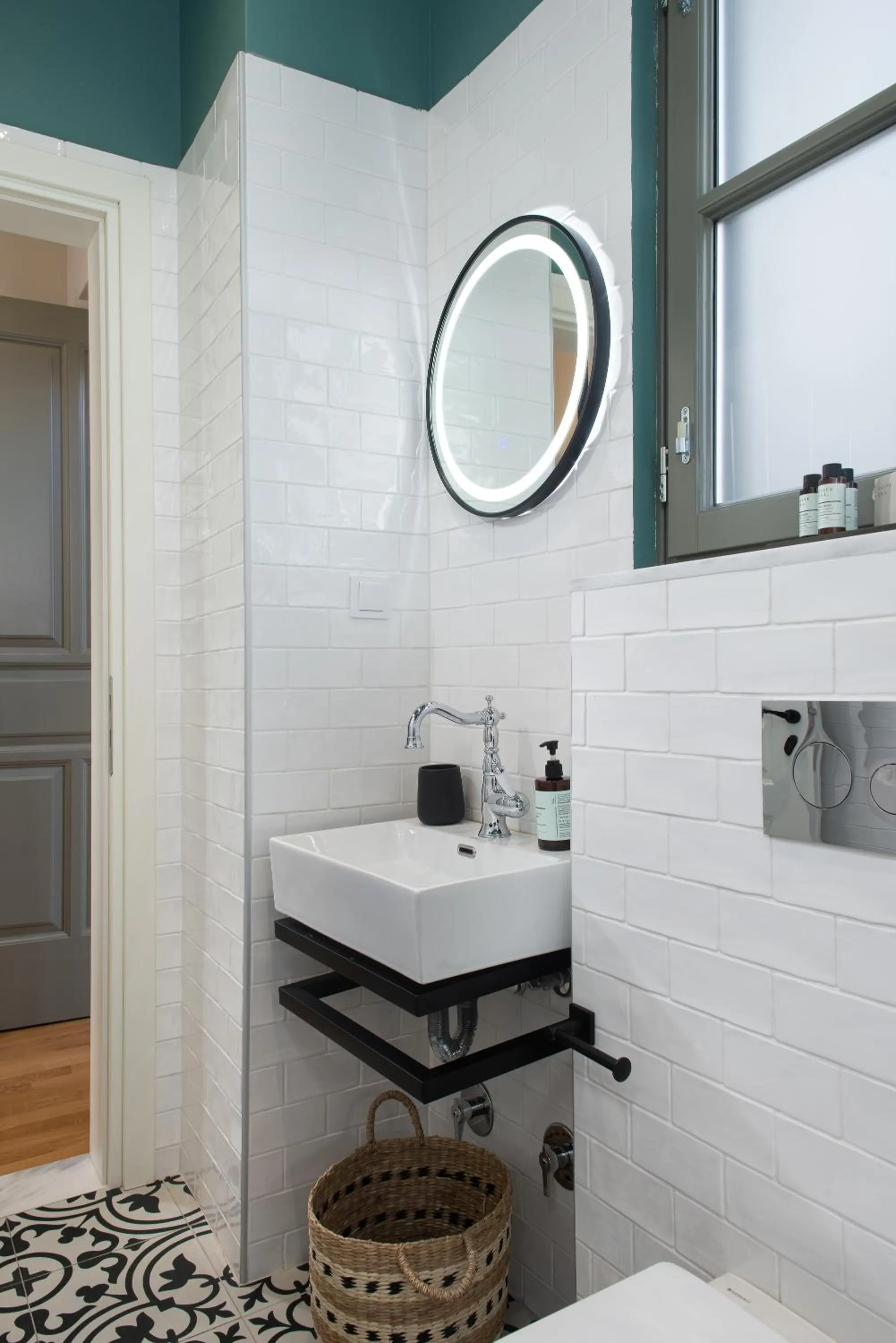 Bathroom in Living Yard Acropolis