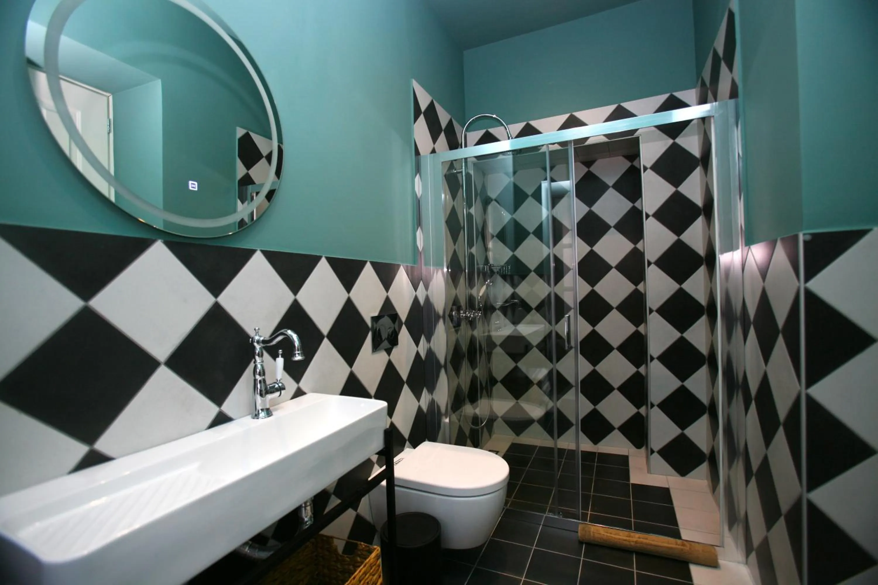 Shower in Living Yard Acropolis