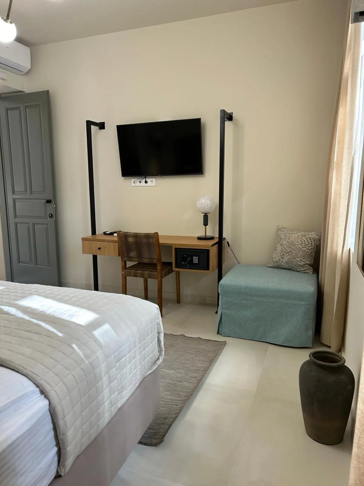 Bed in Living Yard Acropolis