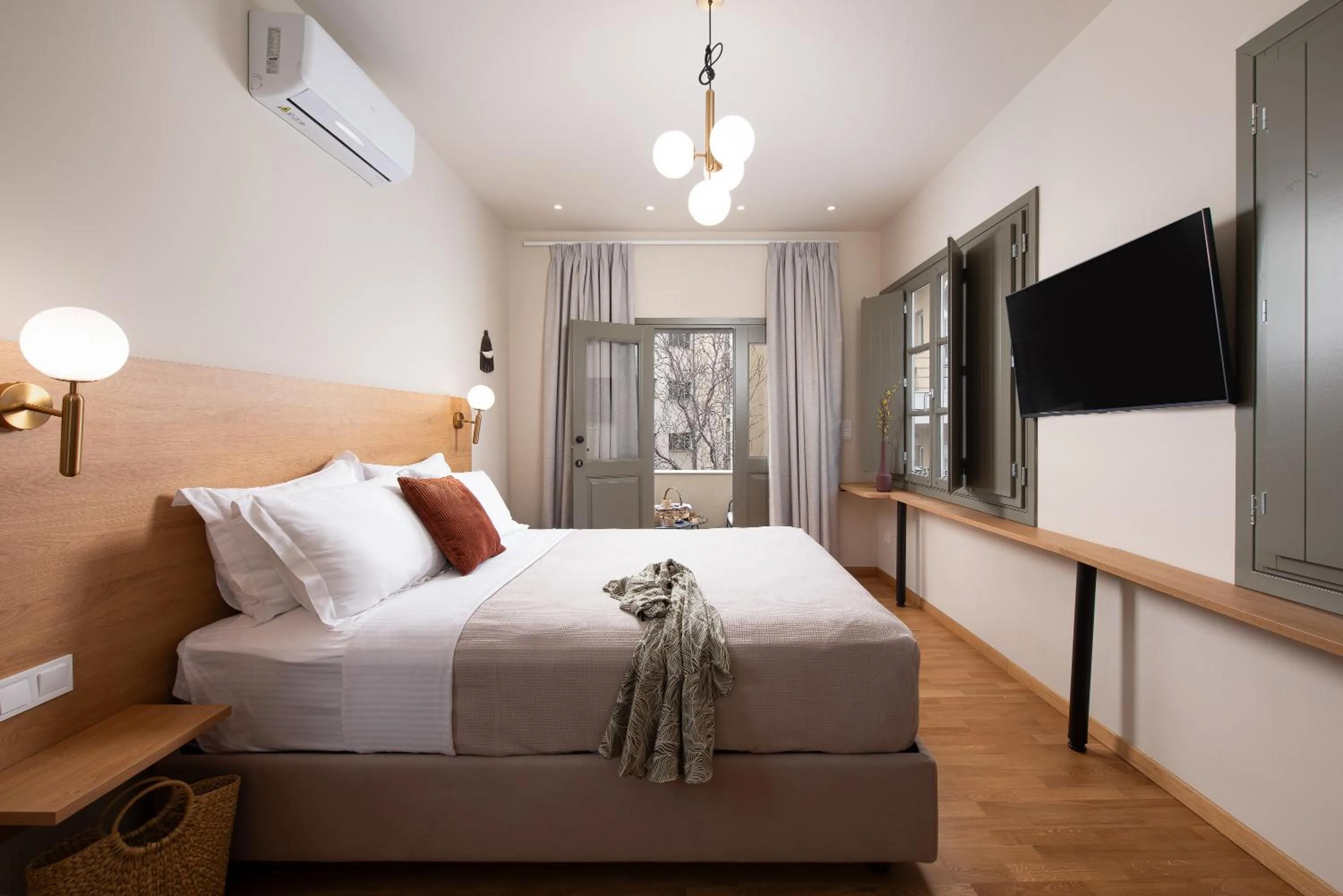 Bed in Living Yard Acropolis