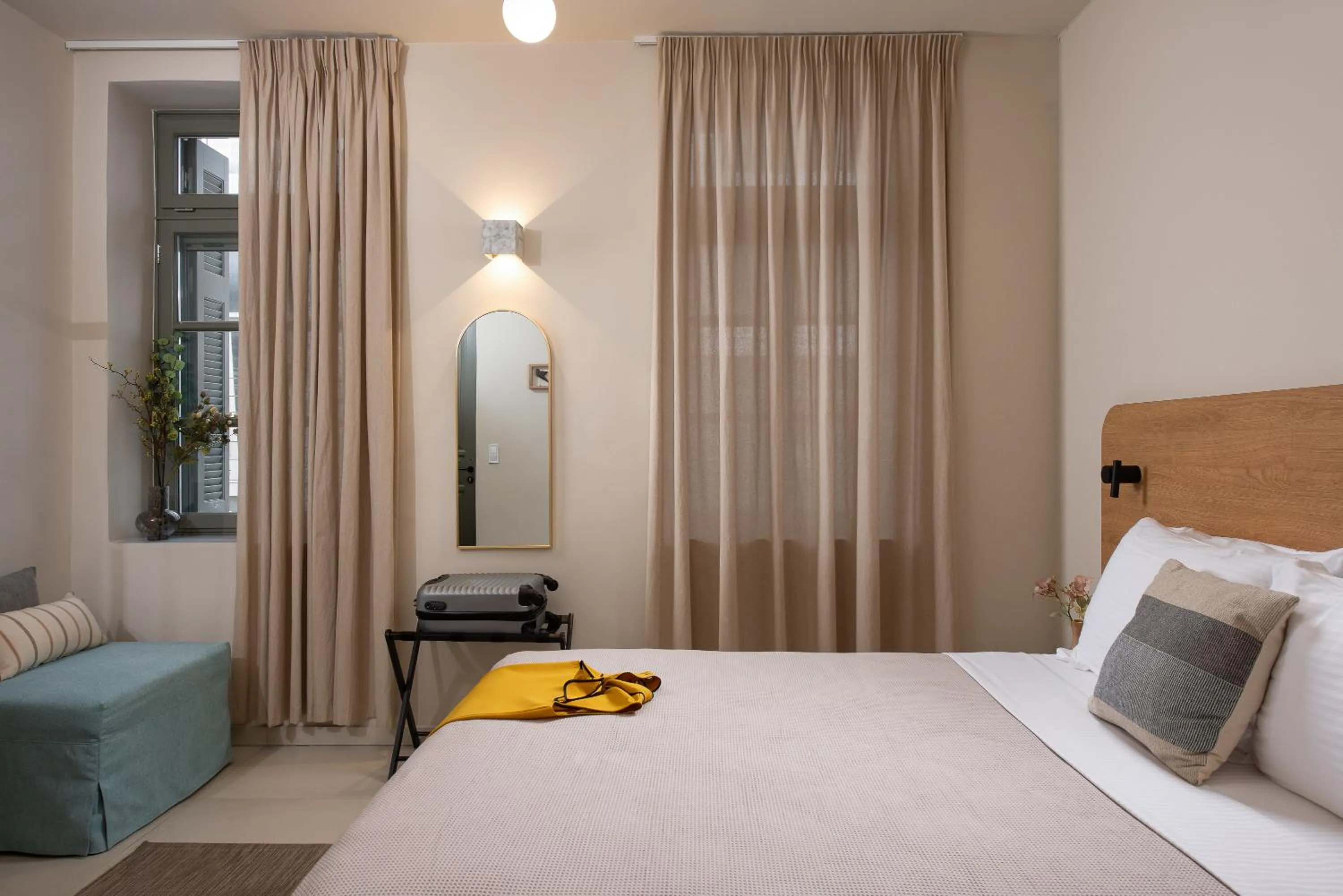 Photo of the whole room, Bed in Living Yard Acropolis