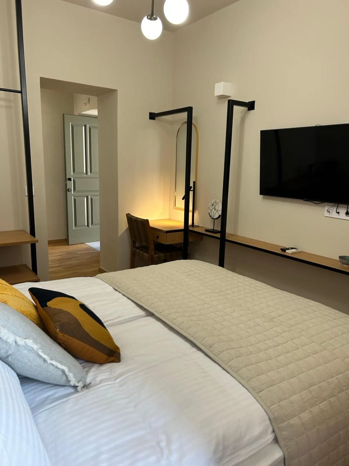 Bed in Living Yard Acropolis