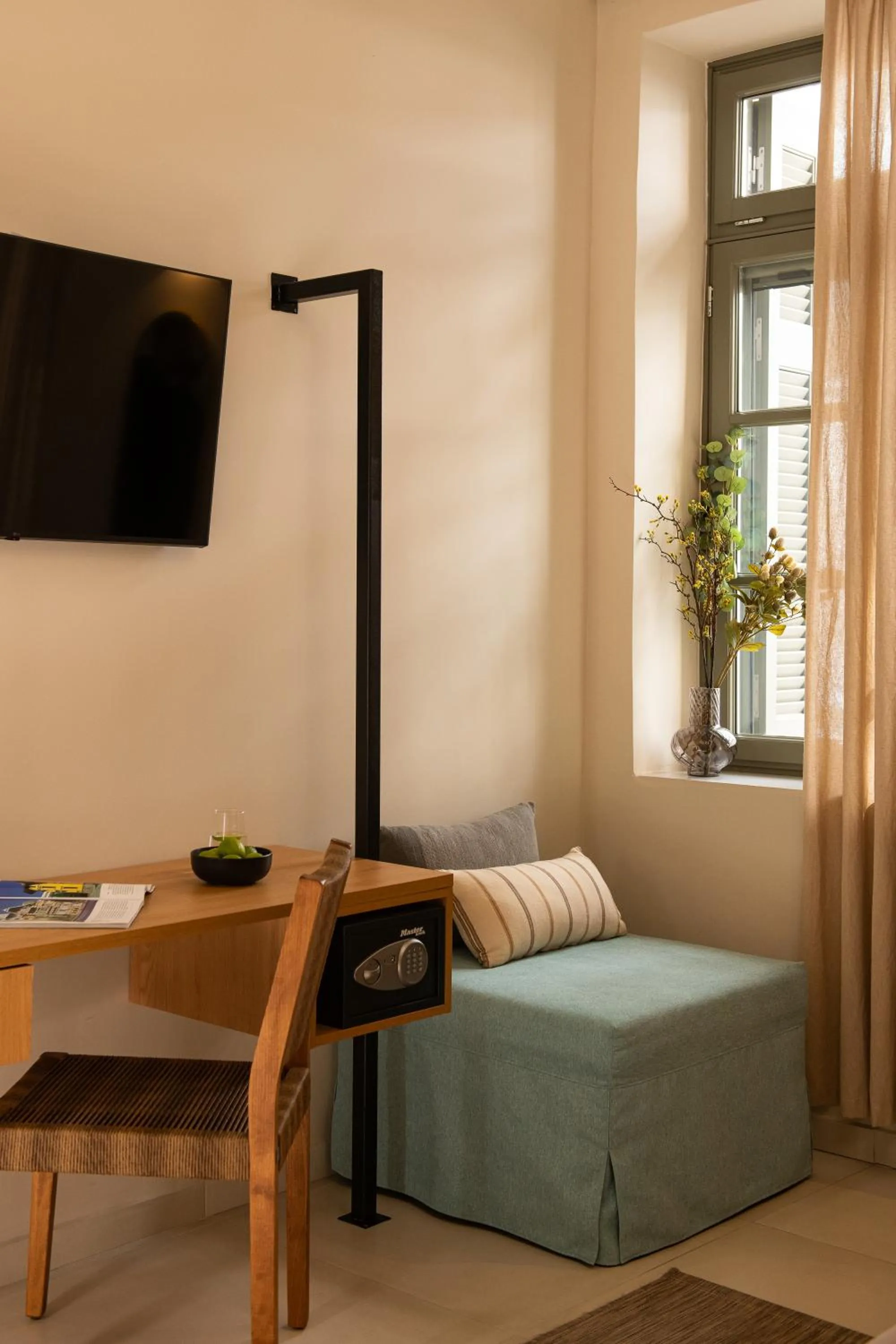 Photo of the whole room, Bed in Living Yard Acropolis