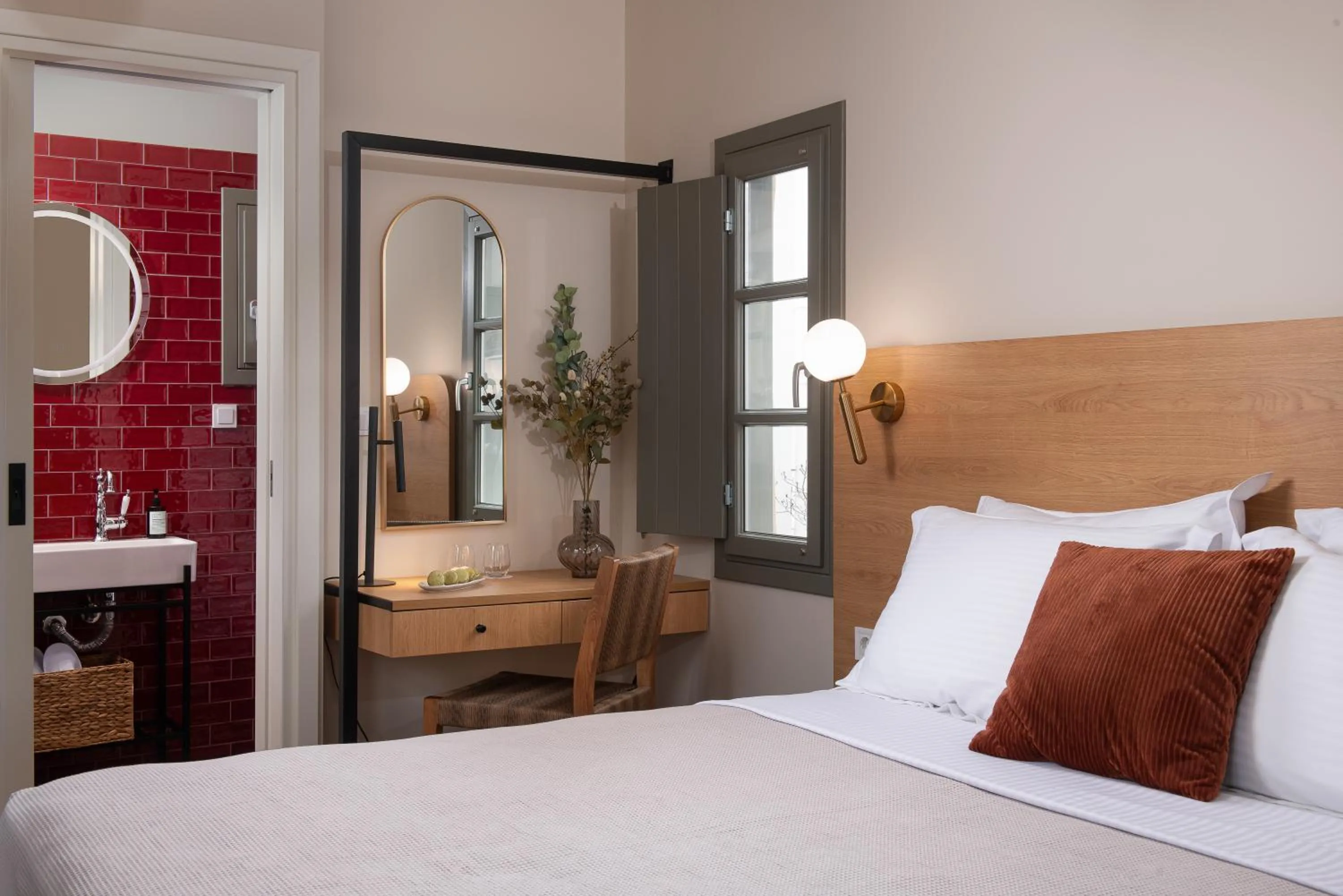 Bed in Living Yard Acropolis