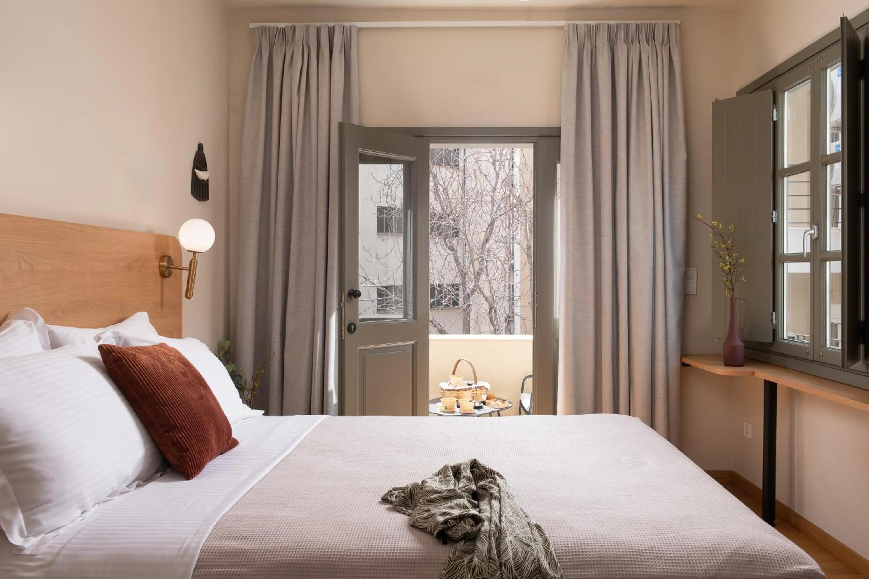 Bed in Living Yard Acropolis