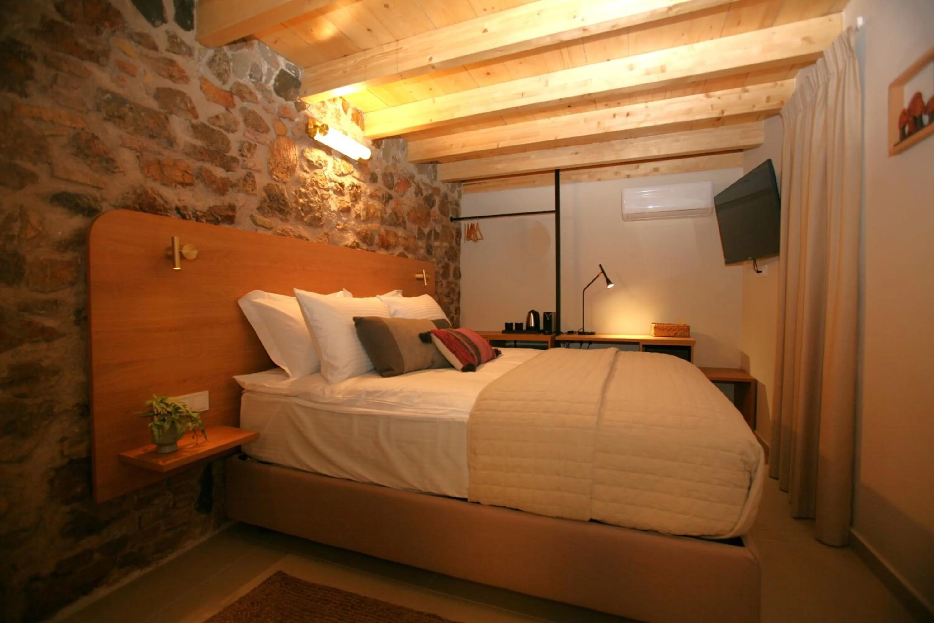 Bed in Living Yard Acropolis