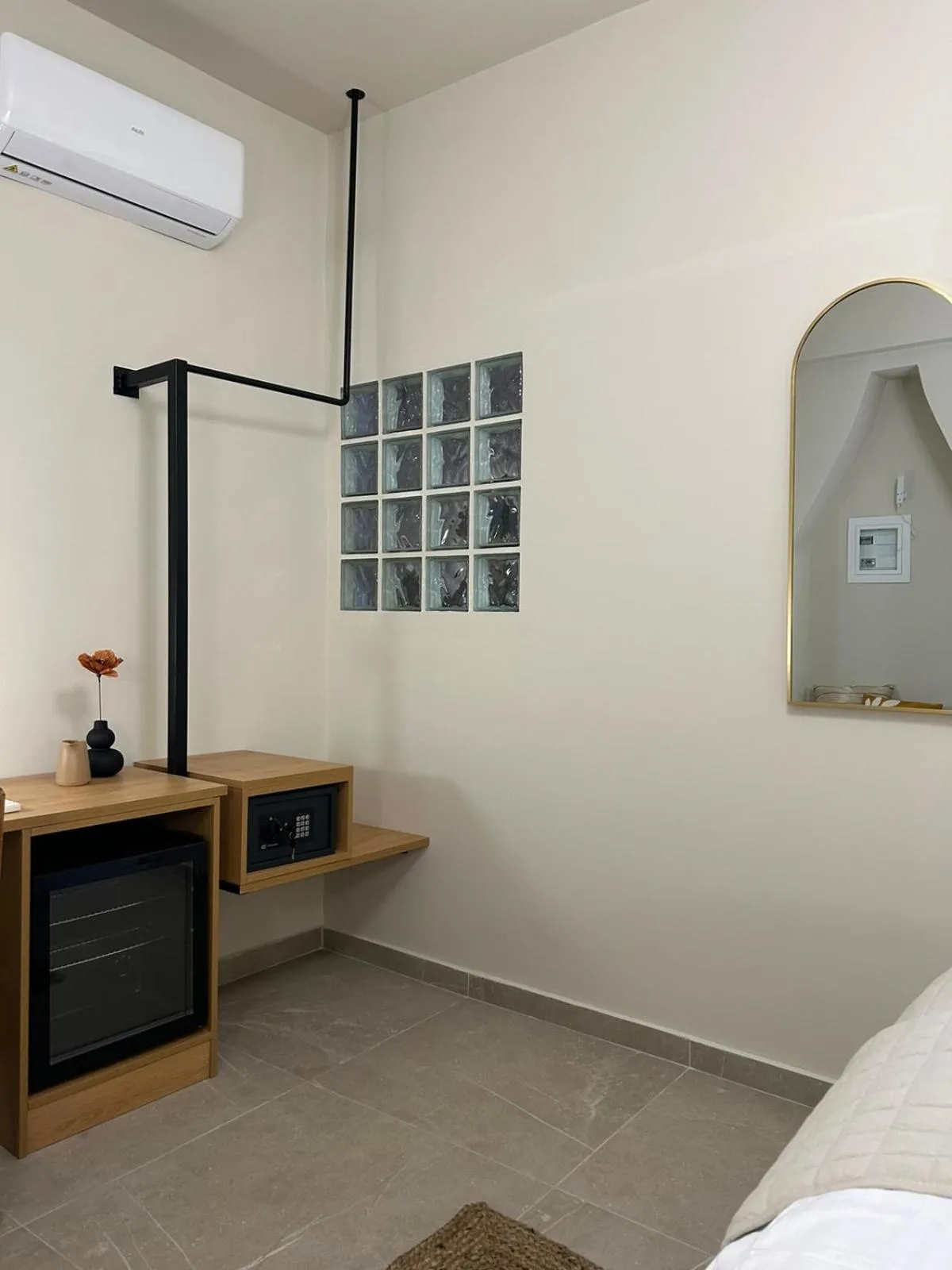 Bedroom, Bed in Living Yard Acropolis