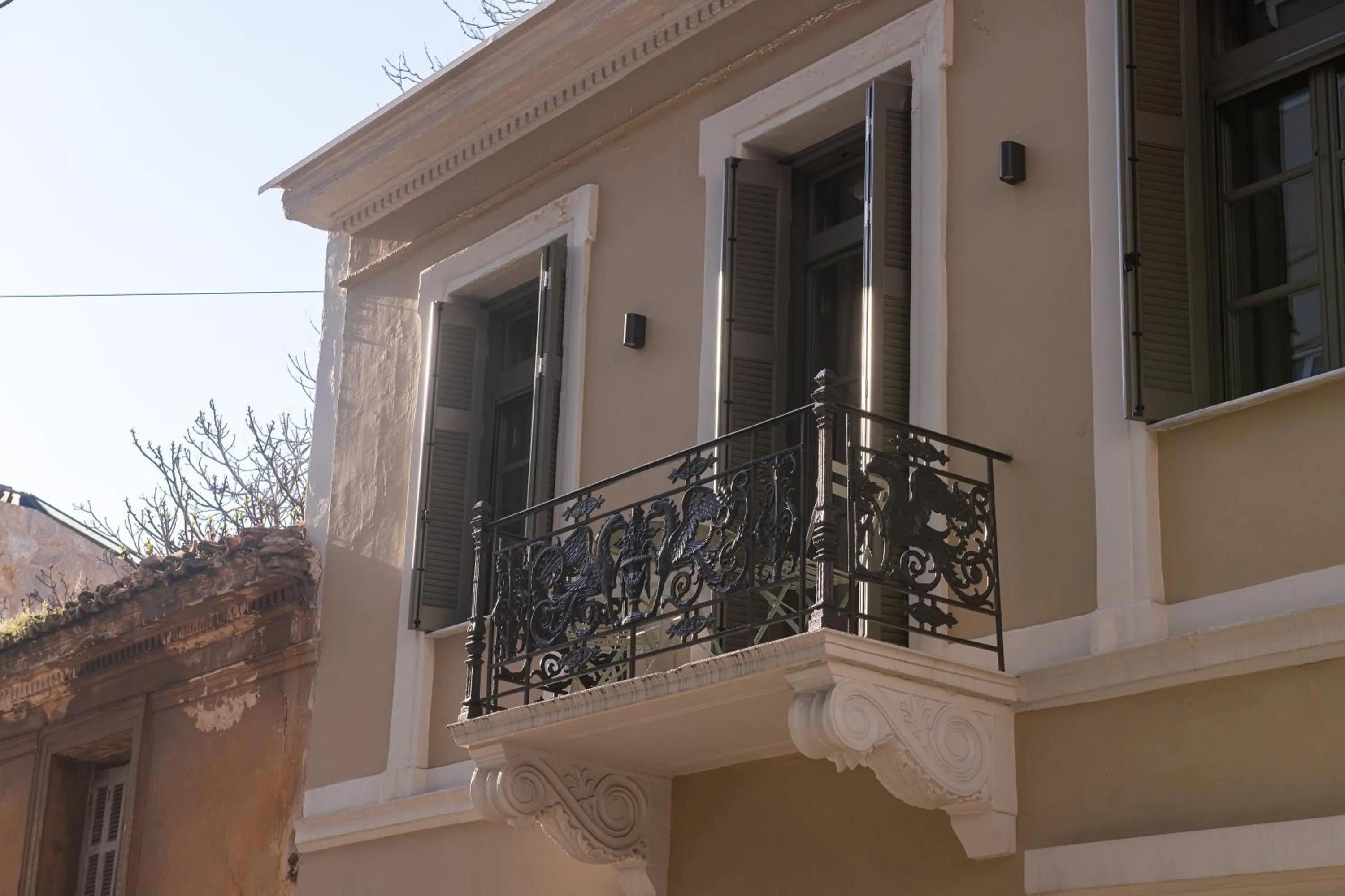 Property building in Living Yard Acropolis