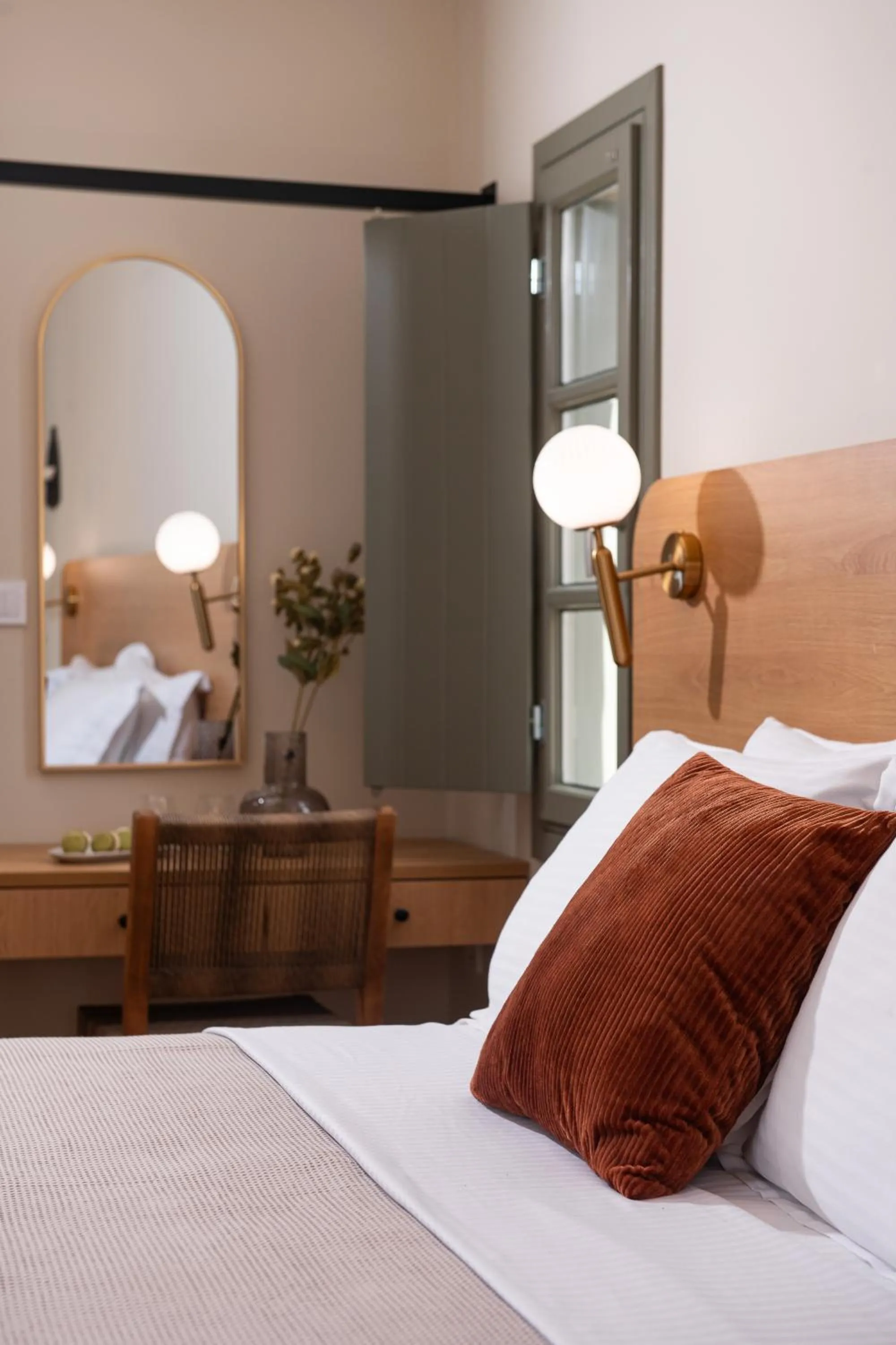 Bed in Living Yard Acropolis