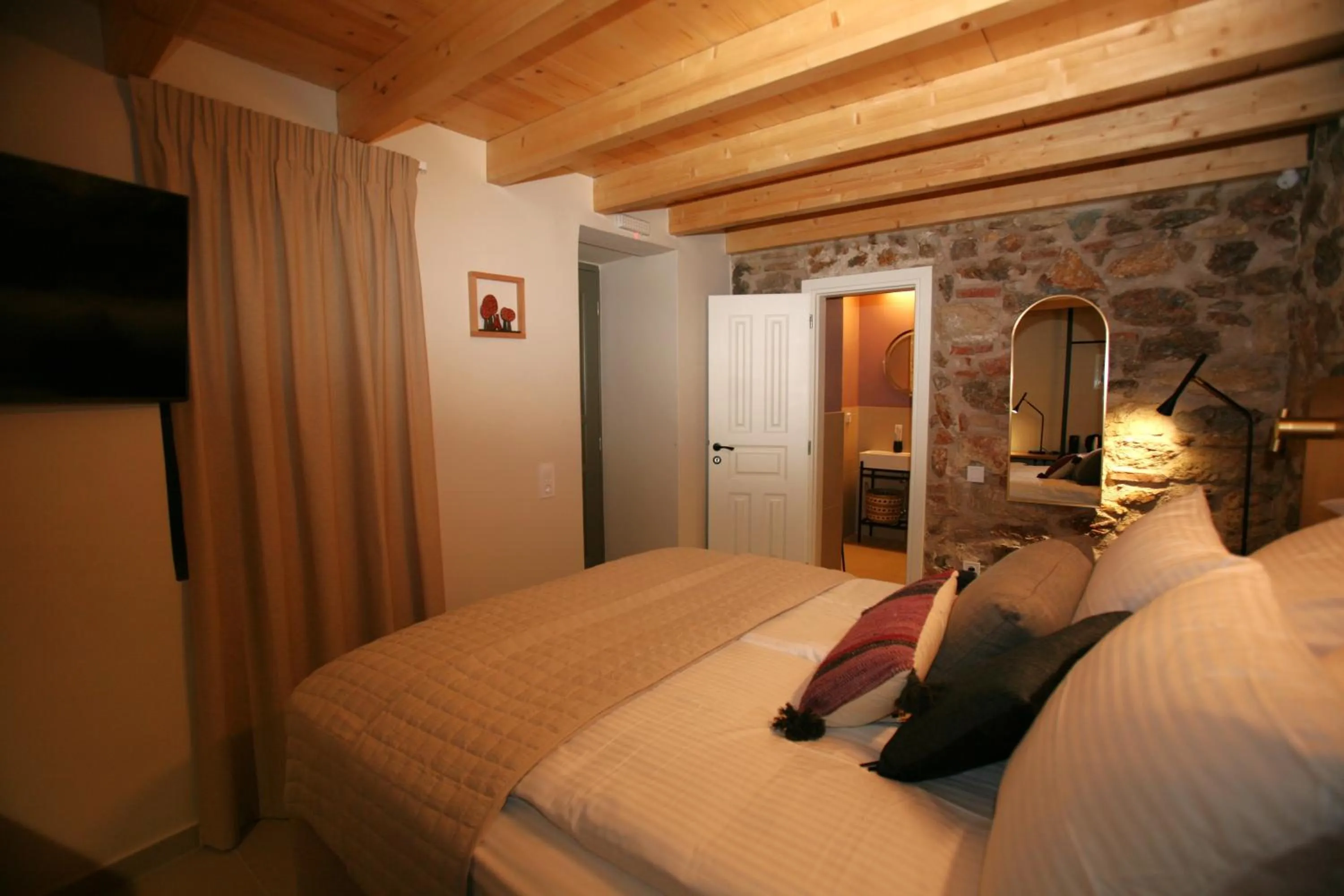 Bed in Living Yard Acropolis