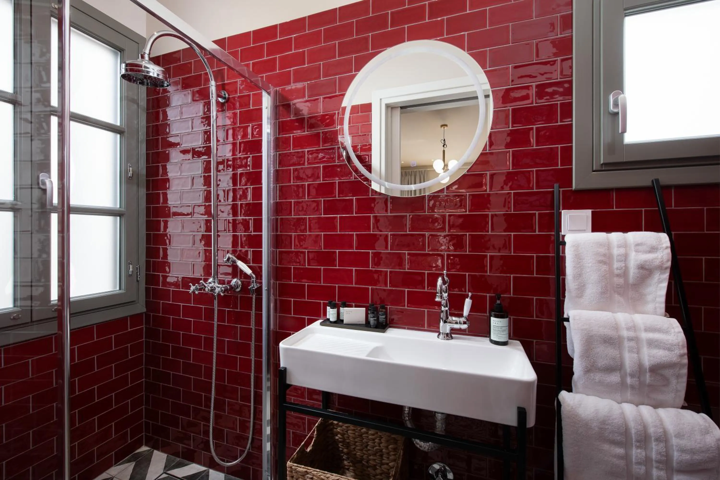 Shower in Living Yard Acropolis