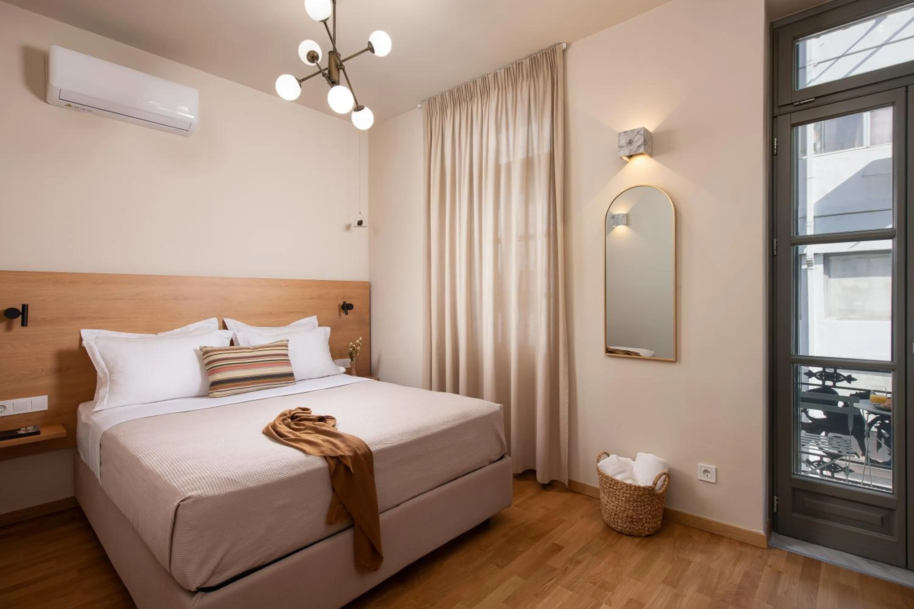 Bed in Living Yard Acropolis