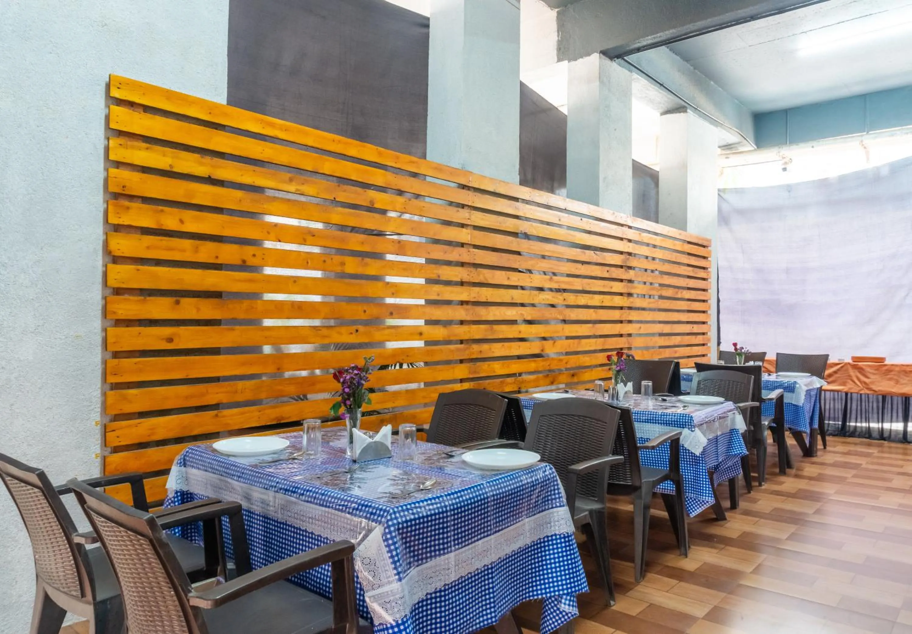Restaurant/places to eat in Treebo Blossom - Viman Nagar