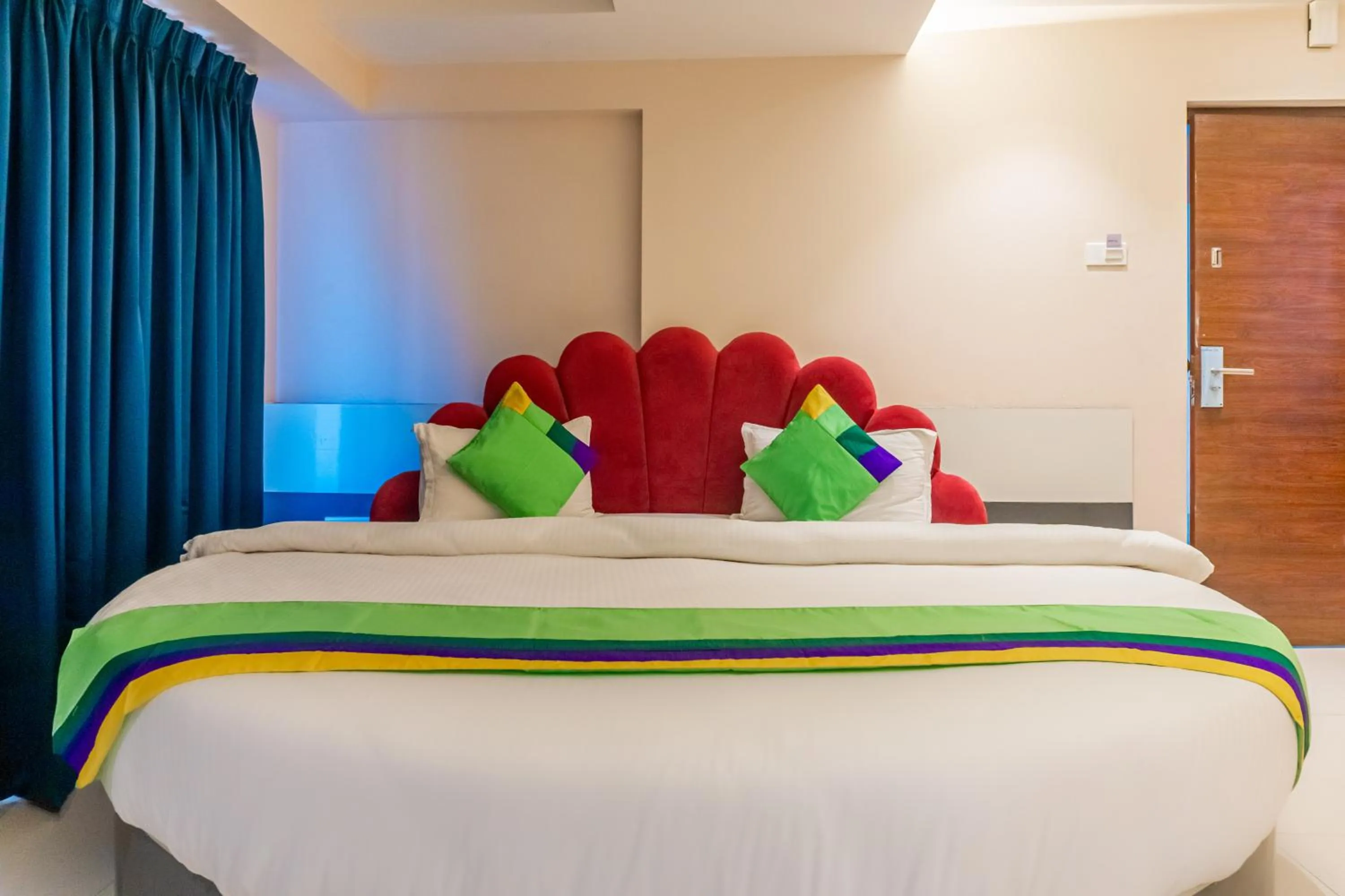 Bedroom, Bed in Treebo Blossom - Viman Nagar