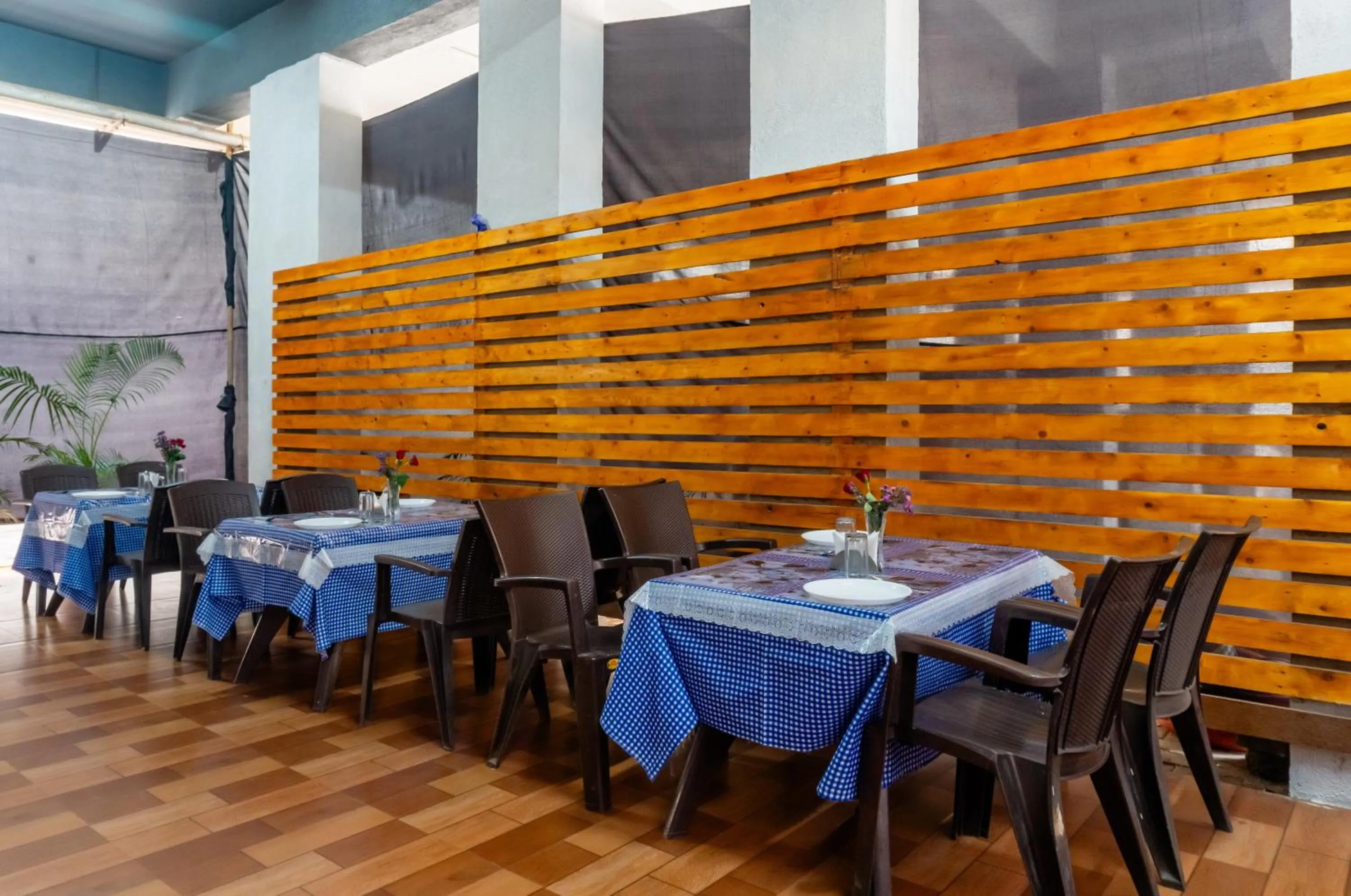 Restaurant/places to eat in Treebo Blossom - Viman Nagar