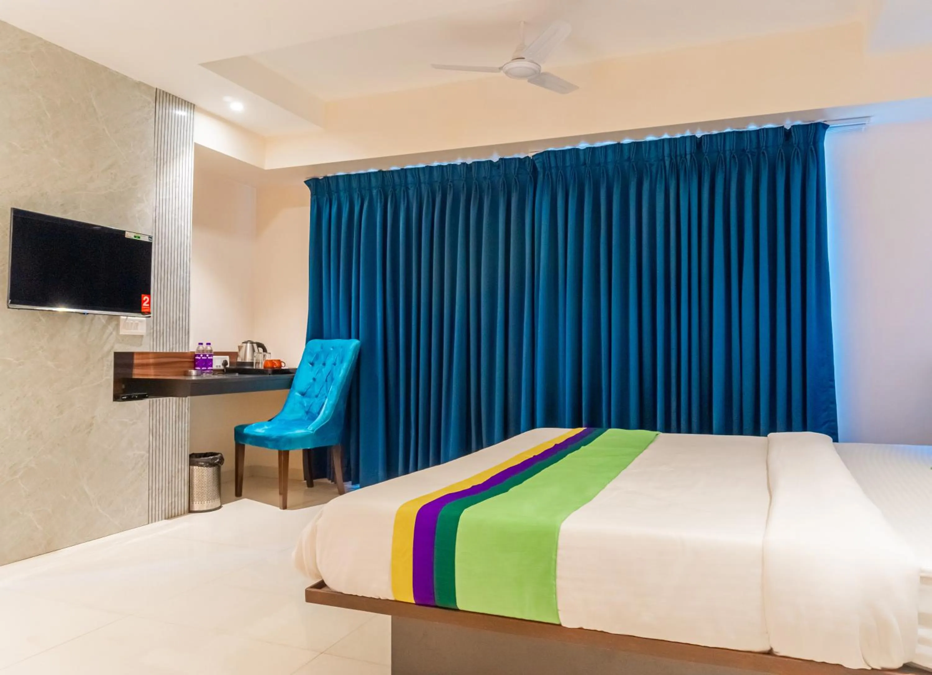 Bedroom, Bed in Treebo Blossom - Viman Nagar