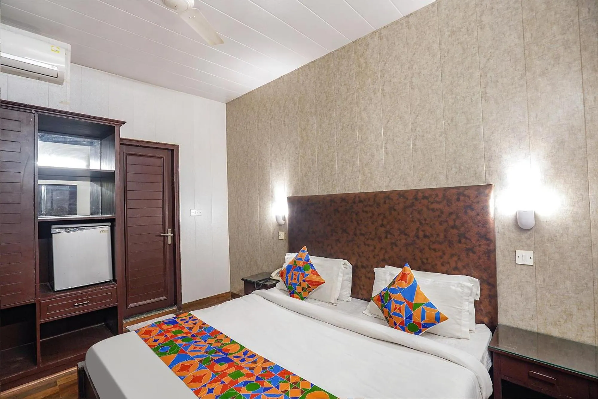 Bed in FabHotel Kular