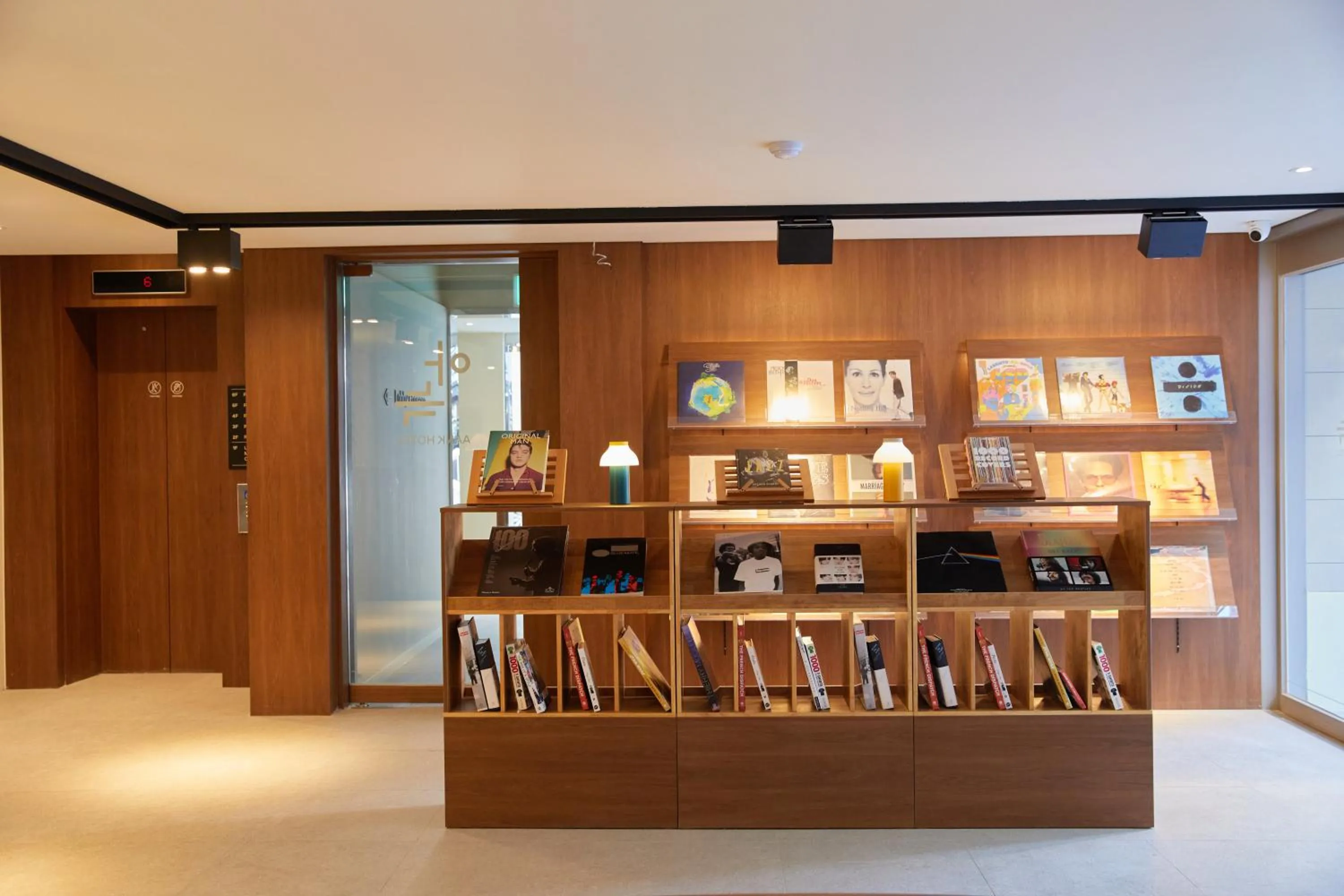 Library in Anook Hotel Suwon