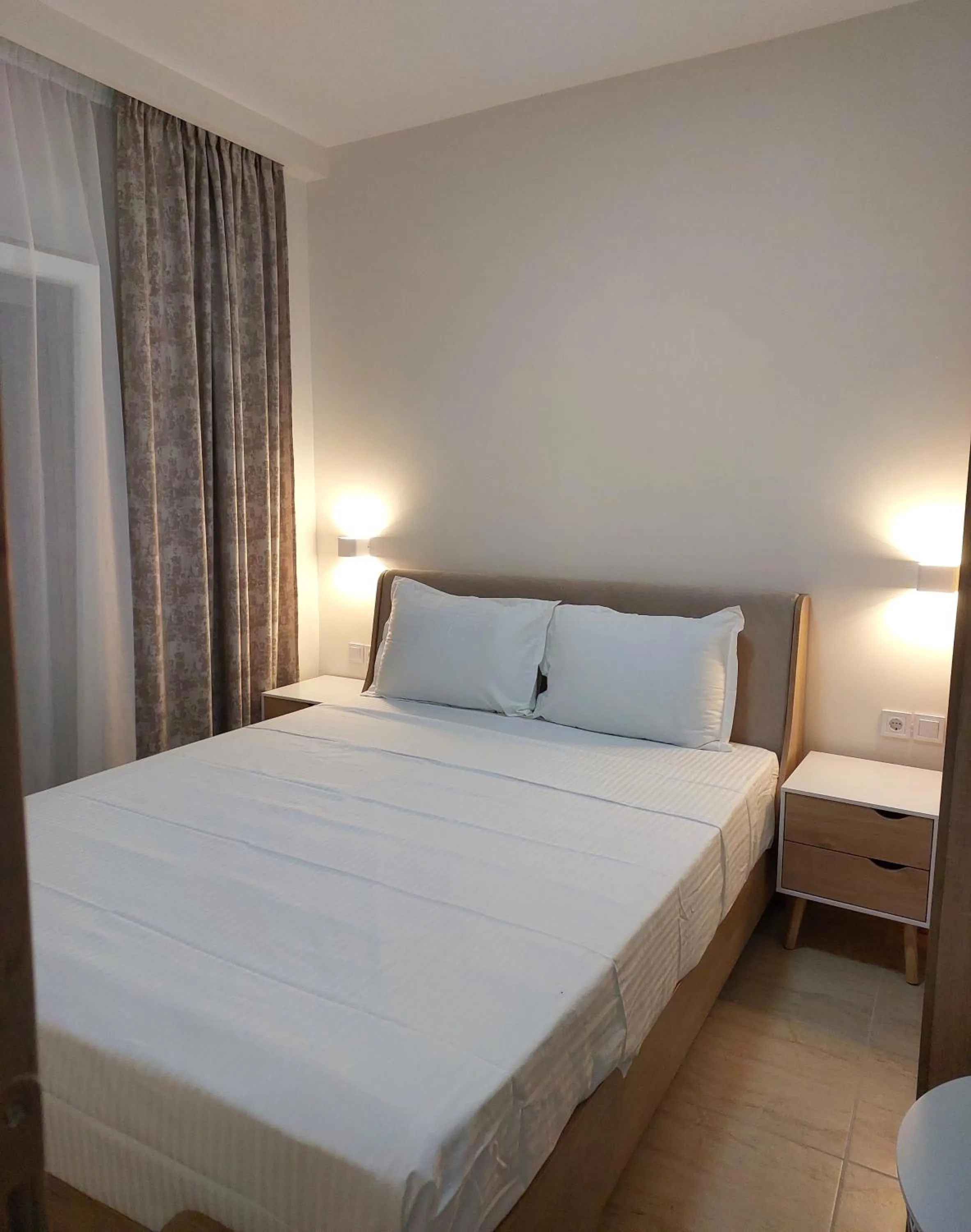 Bedroom, Bed in Navarino Luxe Suites