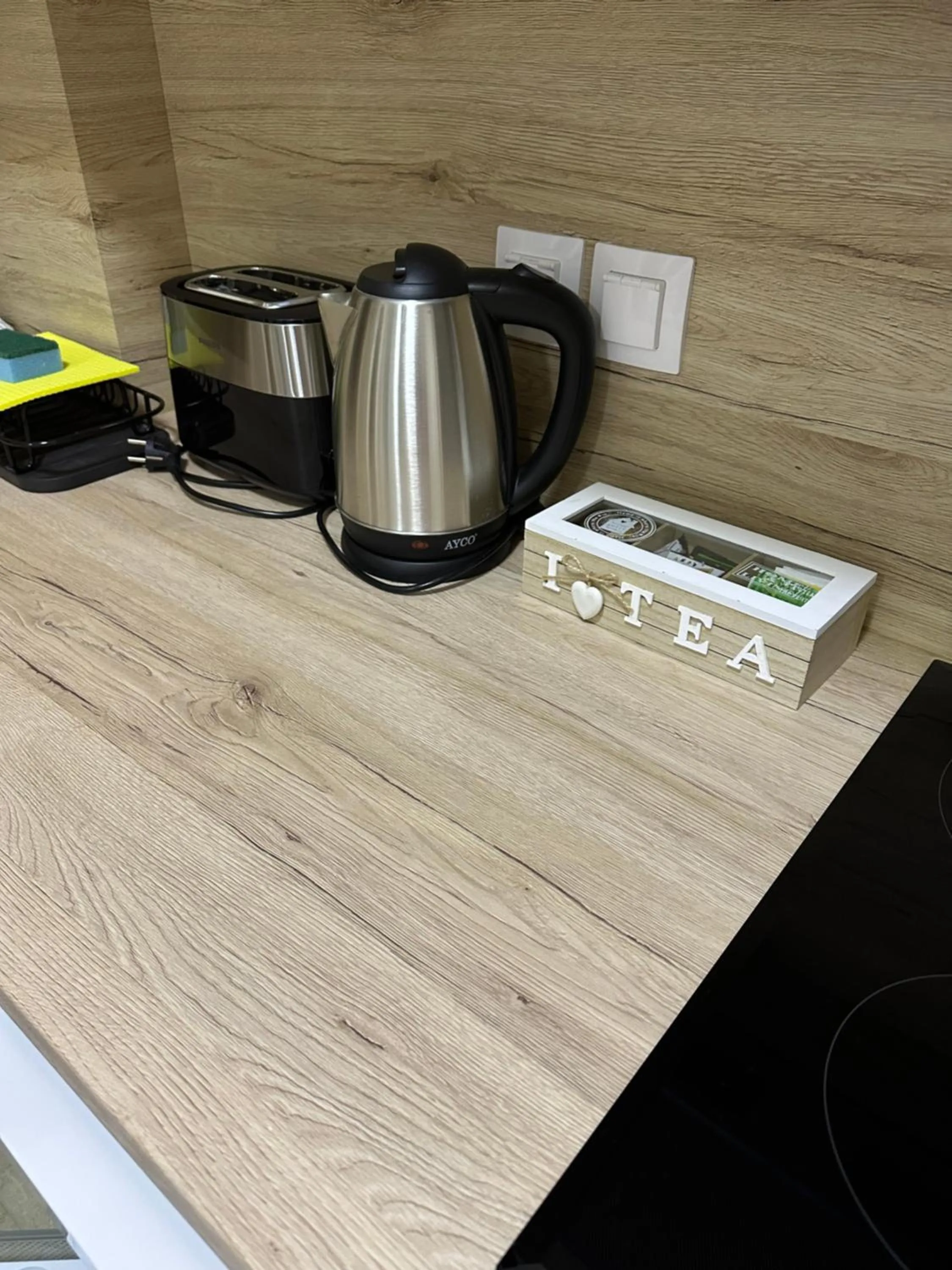 Coffee/tea facilities in Navarino Luxe Suites