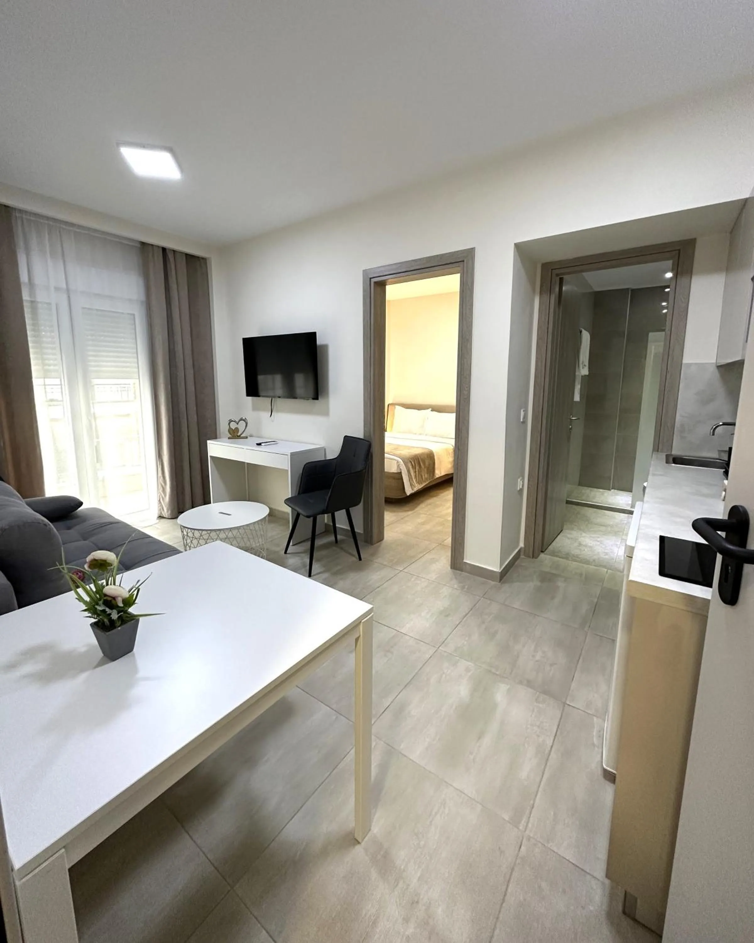 Photo of the whole room in Navarino Luxe Suites