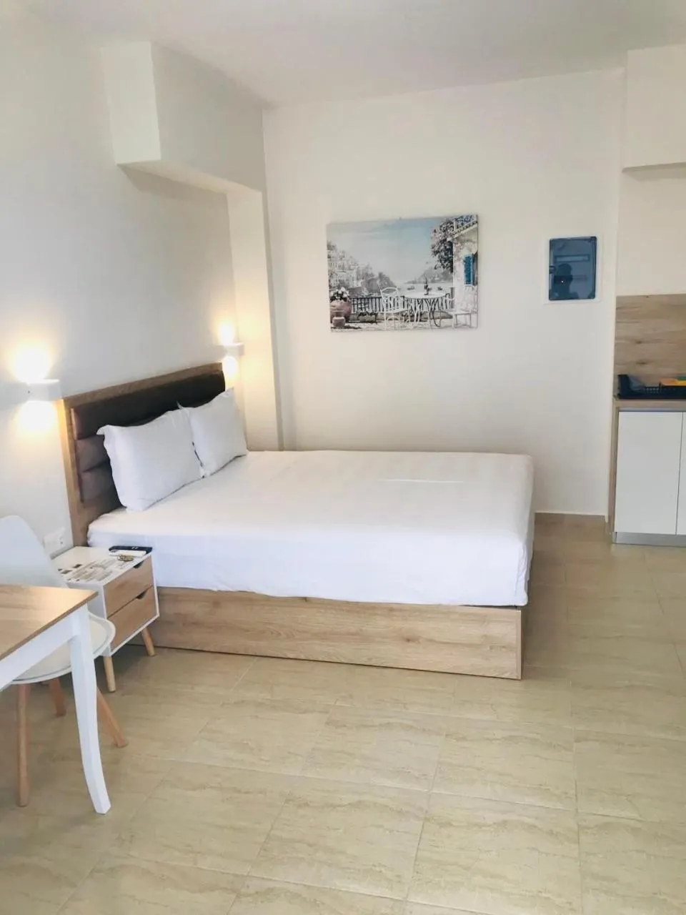 Photo of the whole room, Bed in Navarino Luxe Suites