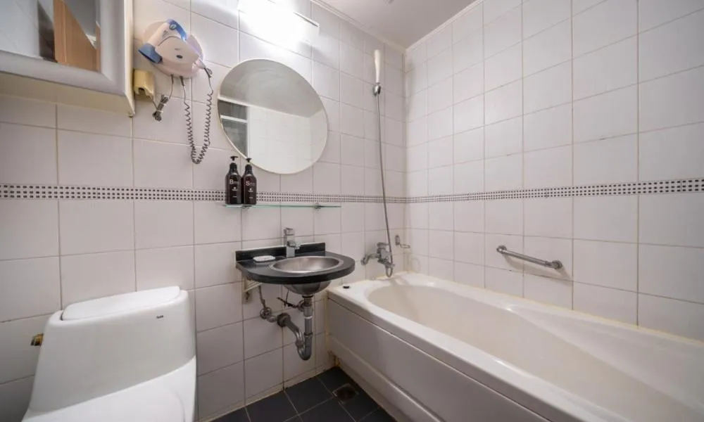 Shower in Ansan Seowon Tourist Hotel