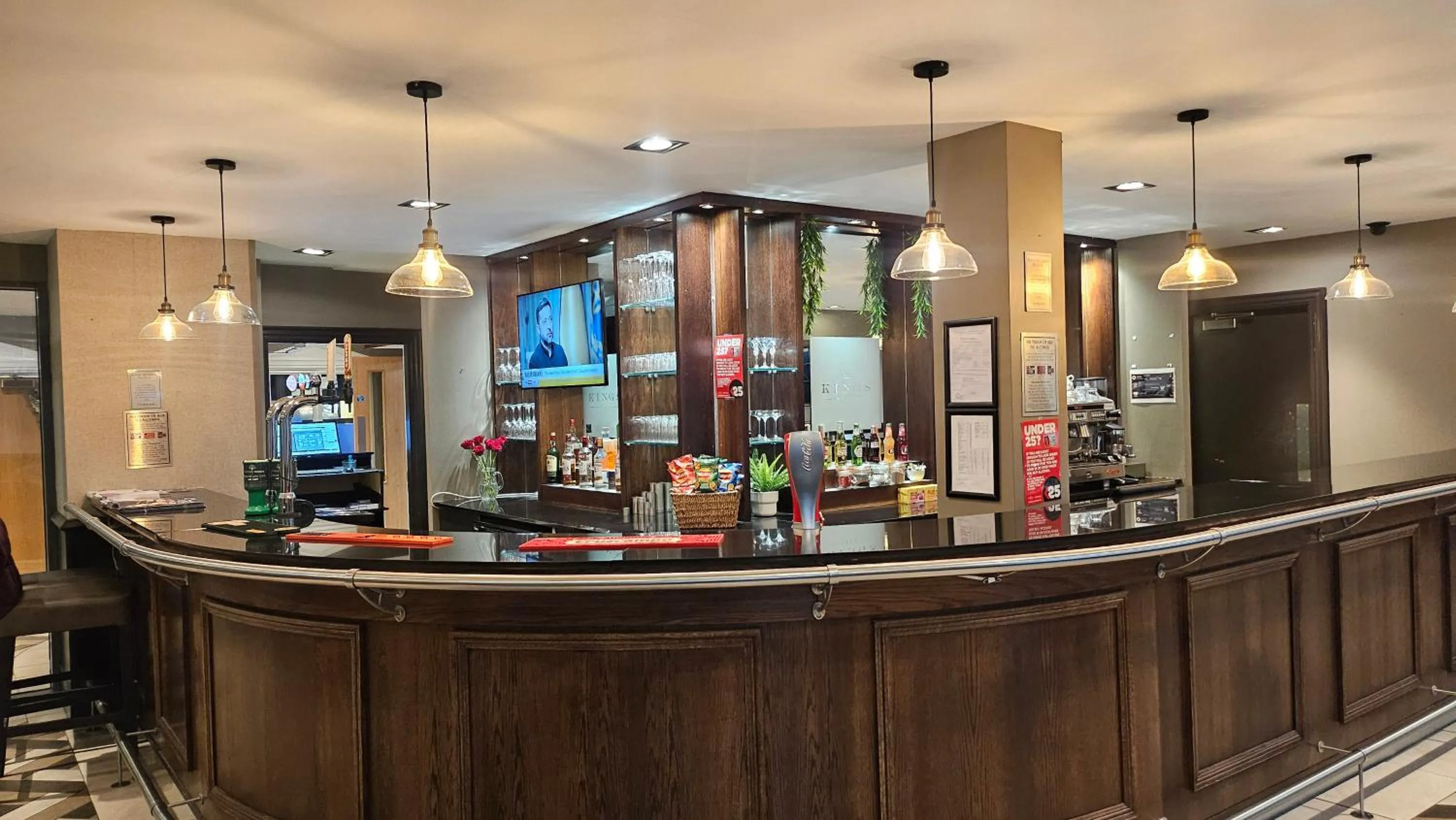 Lounge or bar in Mercure Darlington King's Hotel