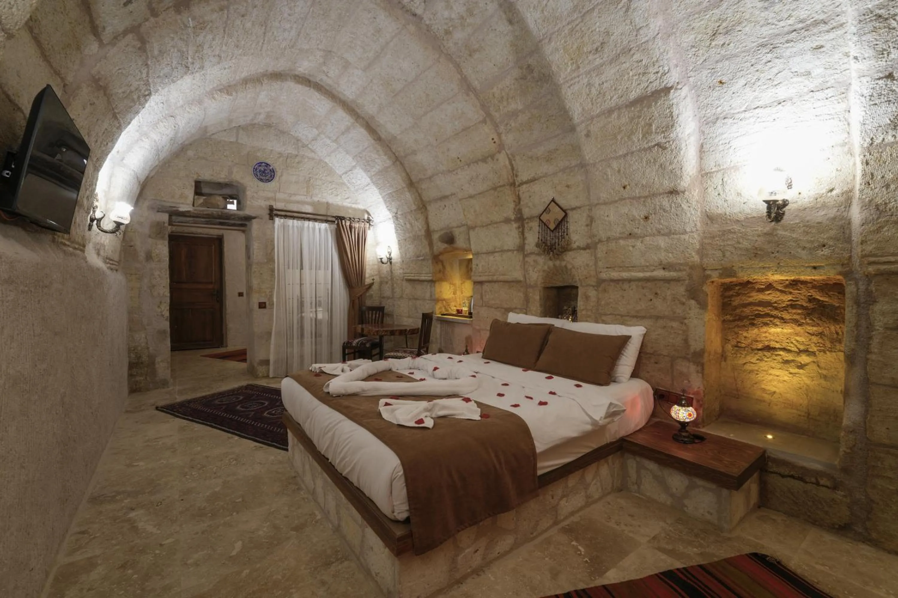 Photo of the whole room, Bed in By Yüksel Cave